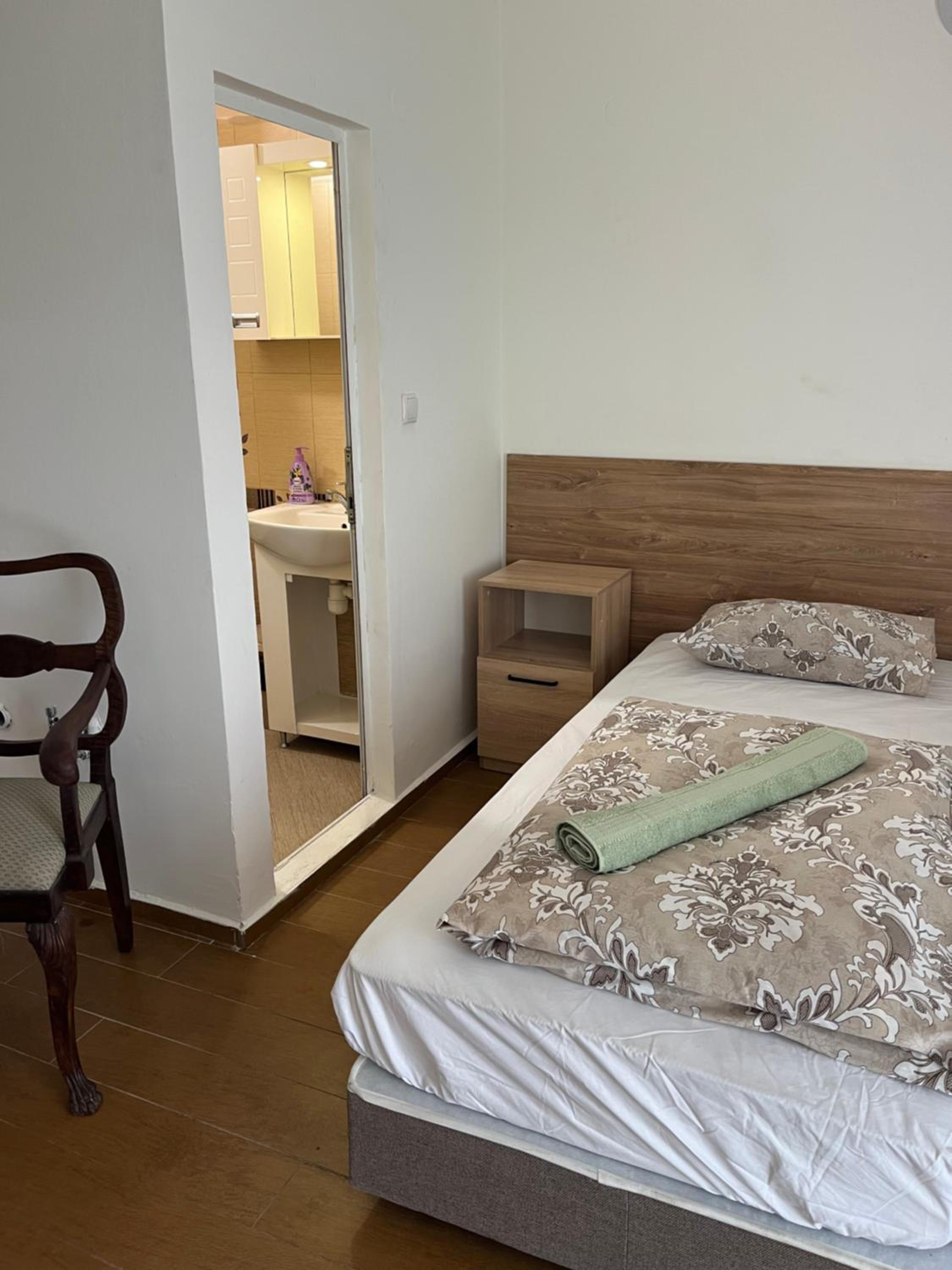 Nova Guesthouse - Private En-Suite Rooms I Sofia Center I Self Check-In