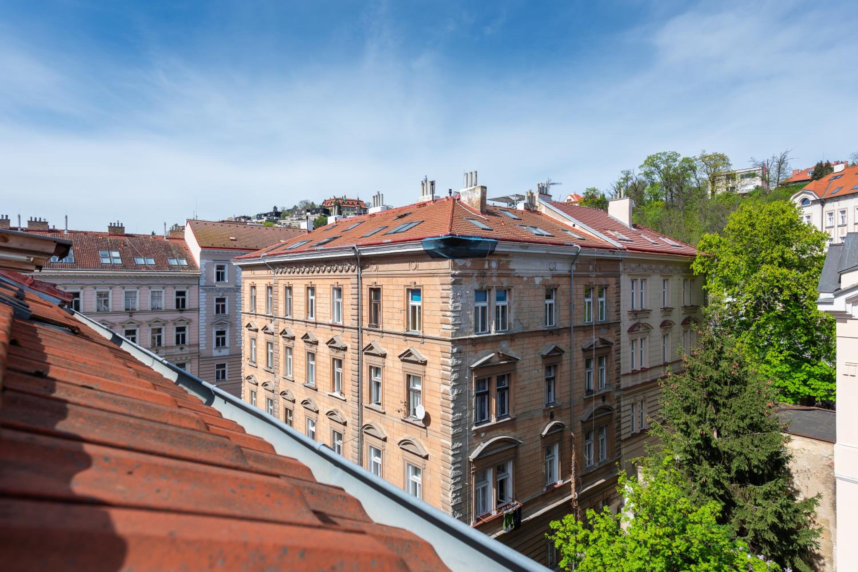 2-level apartment with large balcony