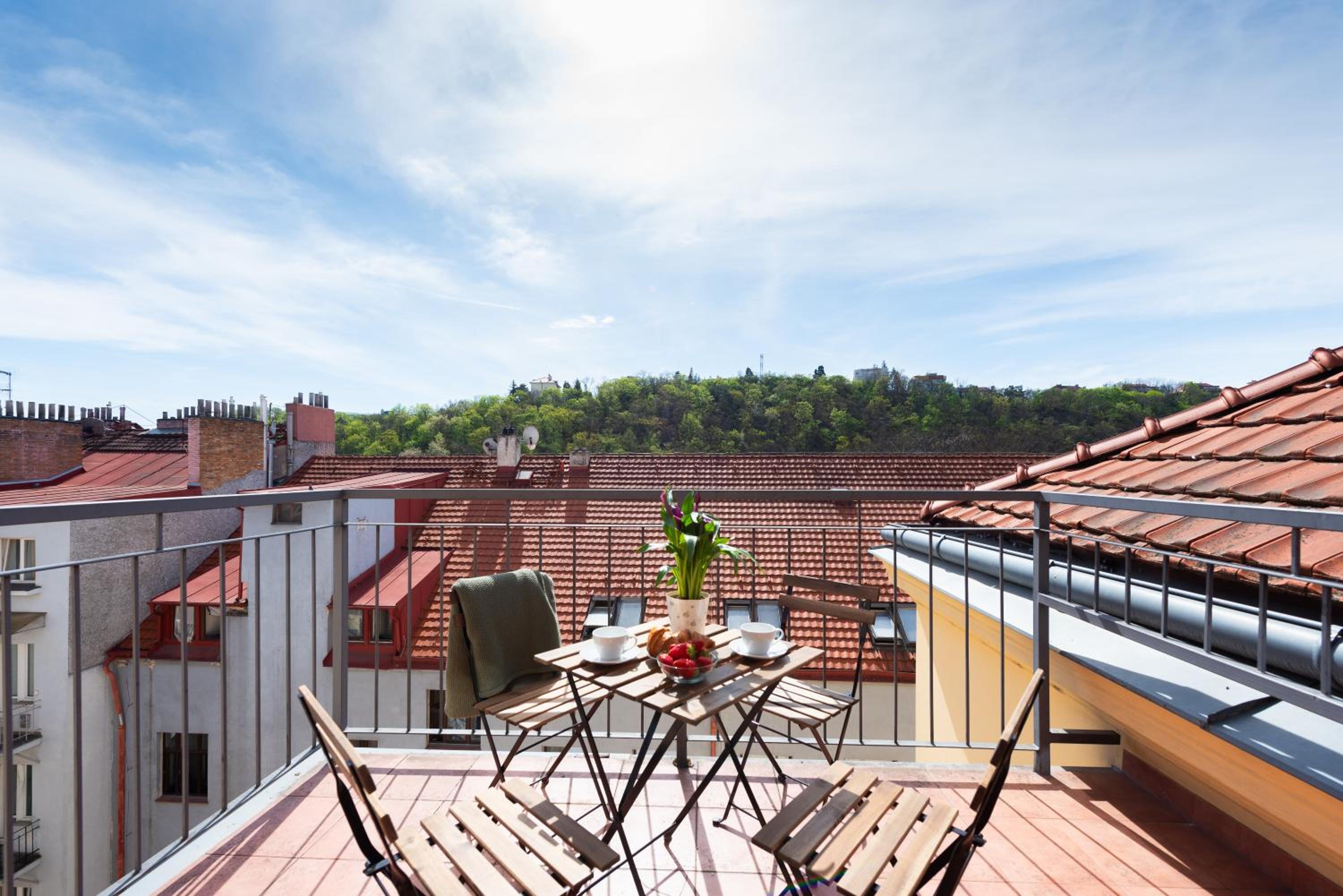 2-level apartment with large balcony