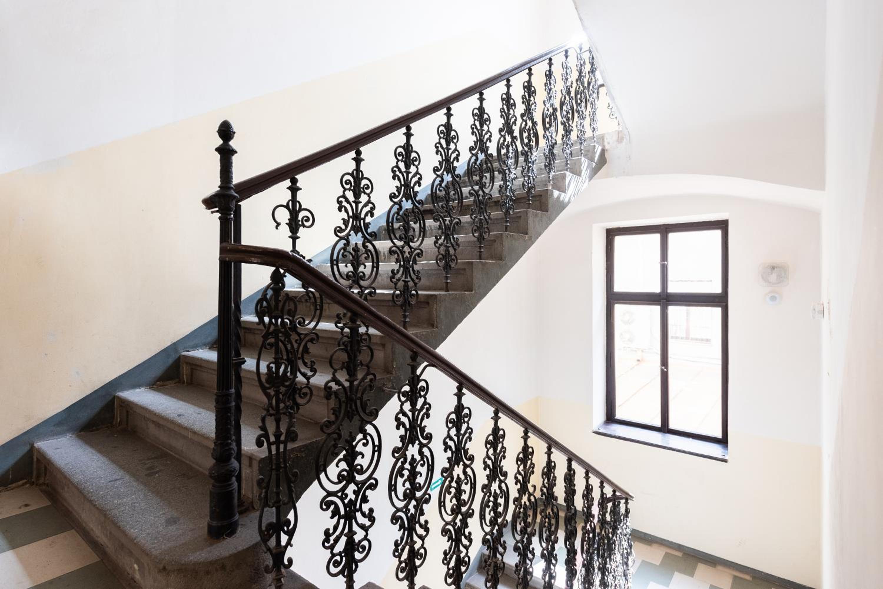 2-level apartment with large balcony