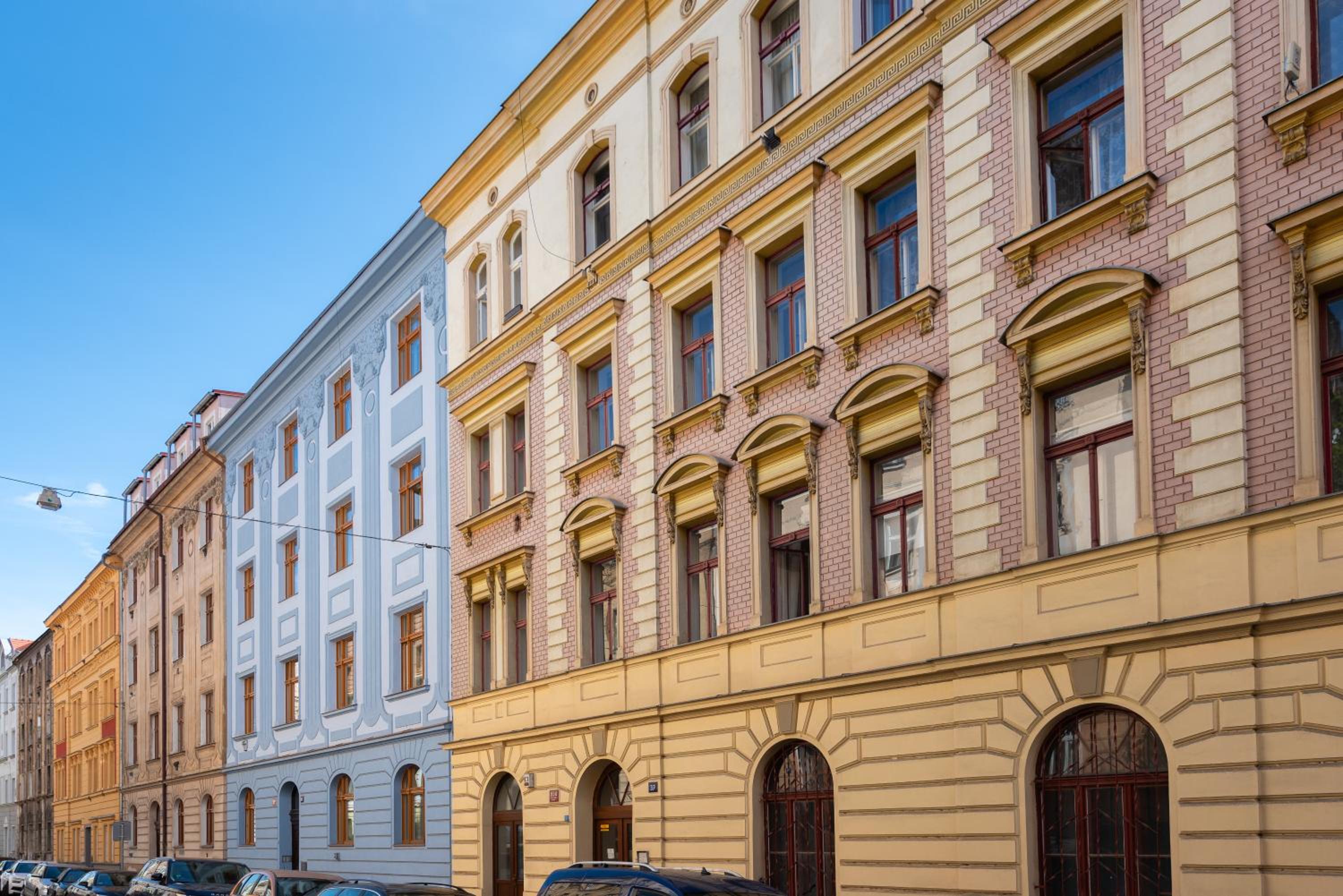2-level apartment with large balcony