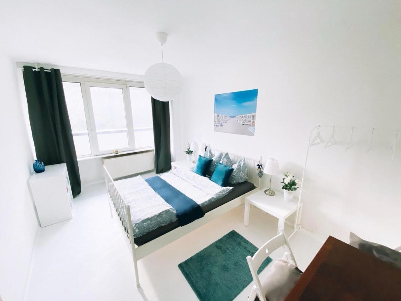 Amazing apartment in the heart of Berlin next to Check Point Charlie, 1 to 4 Guests