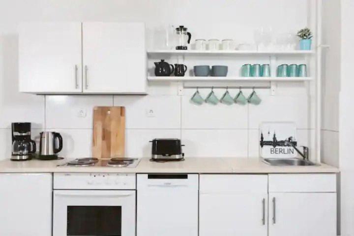 Amazing apartment in the heart of Berlin next to Check Point Charlie, 1 to 4 Guests