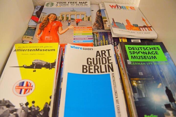 Amazing apartment in the heart of Berlin next to Check Point Charlie, 1 to 4 Guests