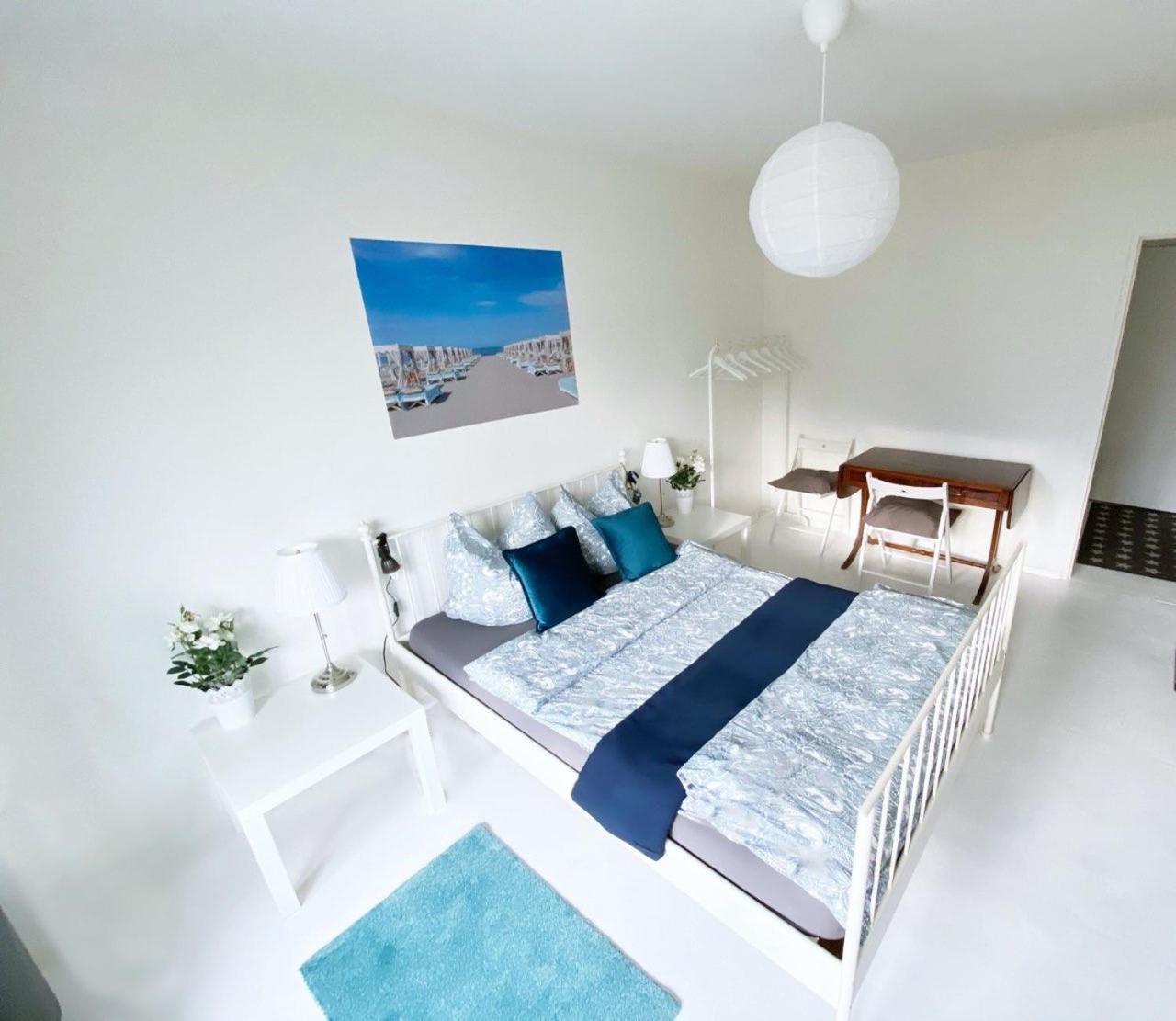 Amazing apartment in the heart of Berlin next to Check Point Charlie, 1 to 4 Guests photo 3