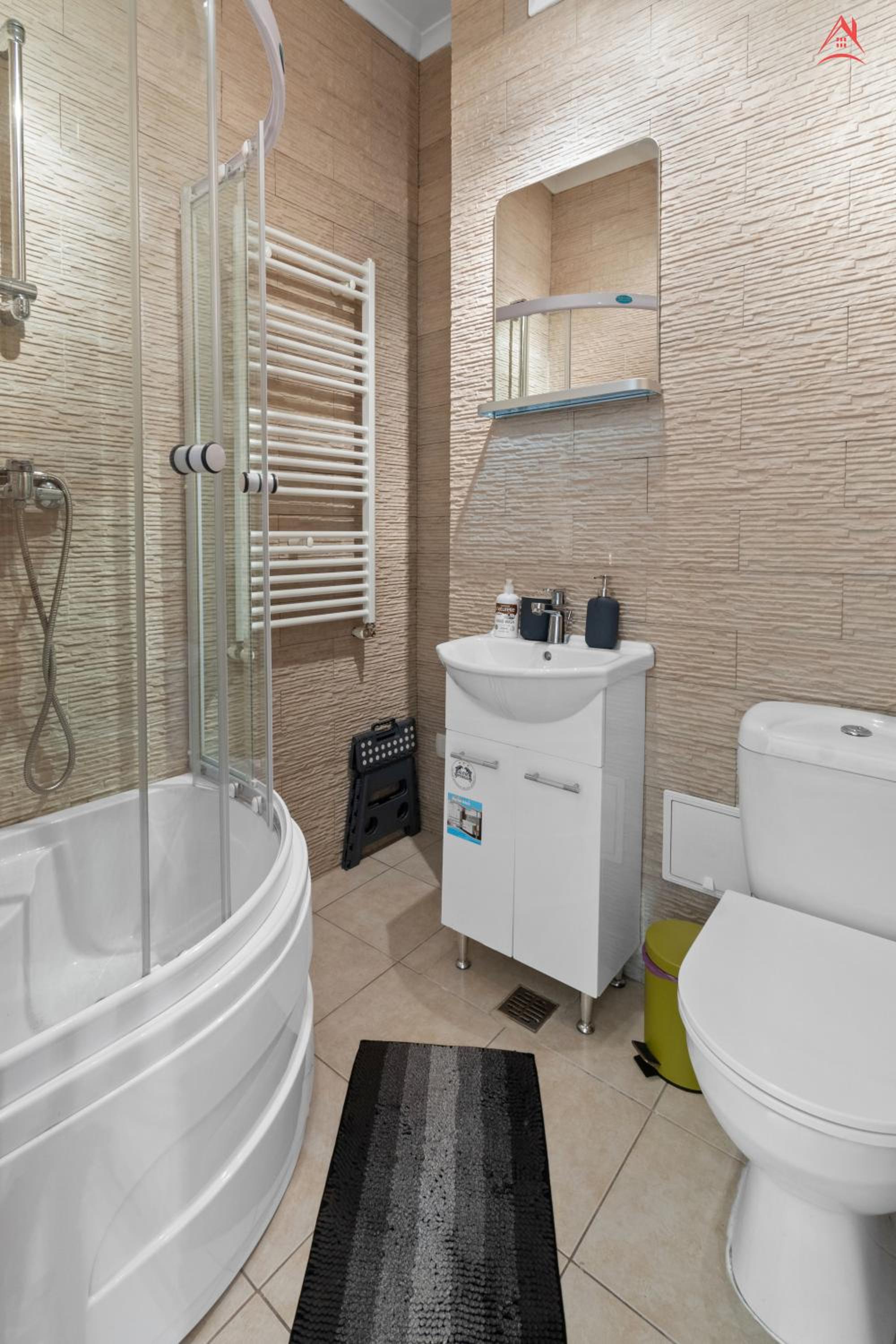 Baneasa Lake Large and Cozy Apartment view 4