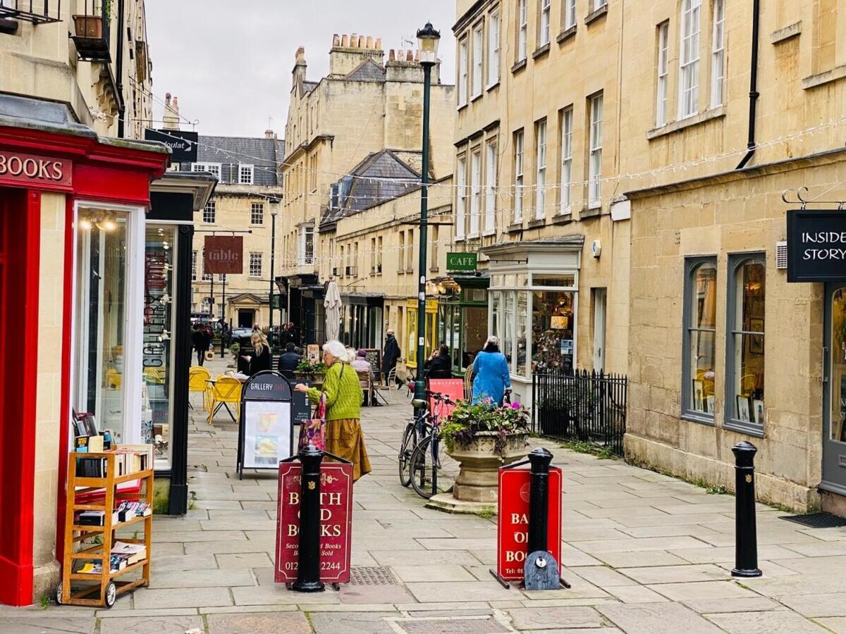 Large Apartment in the Heart of Historic Bath view 2