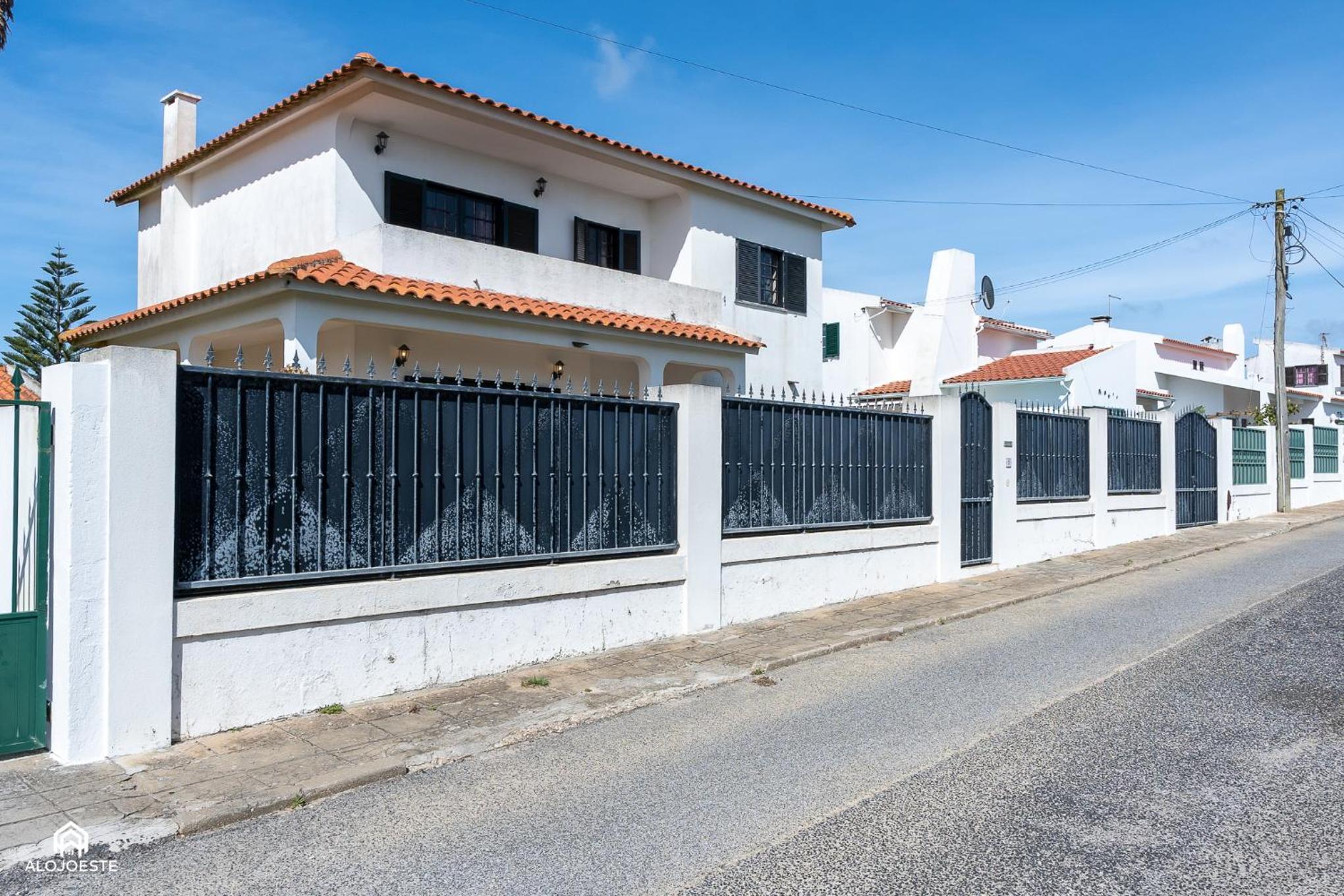 Villa Mosca - 4 Bedrooms & BBQ, Santa Cruz view 5