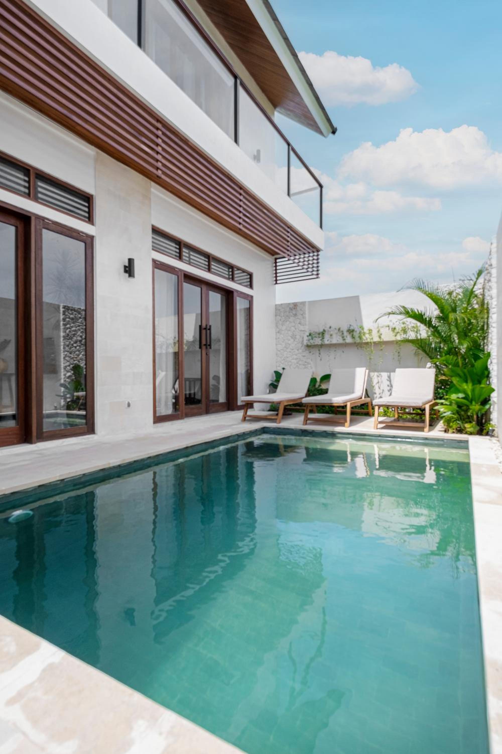 Peaceful Canggu Center lux 3BR Villa with Pool & Ricefield View, Walk to Cafes & 5 min Bike to Beach view 3