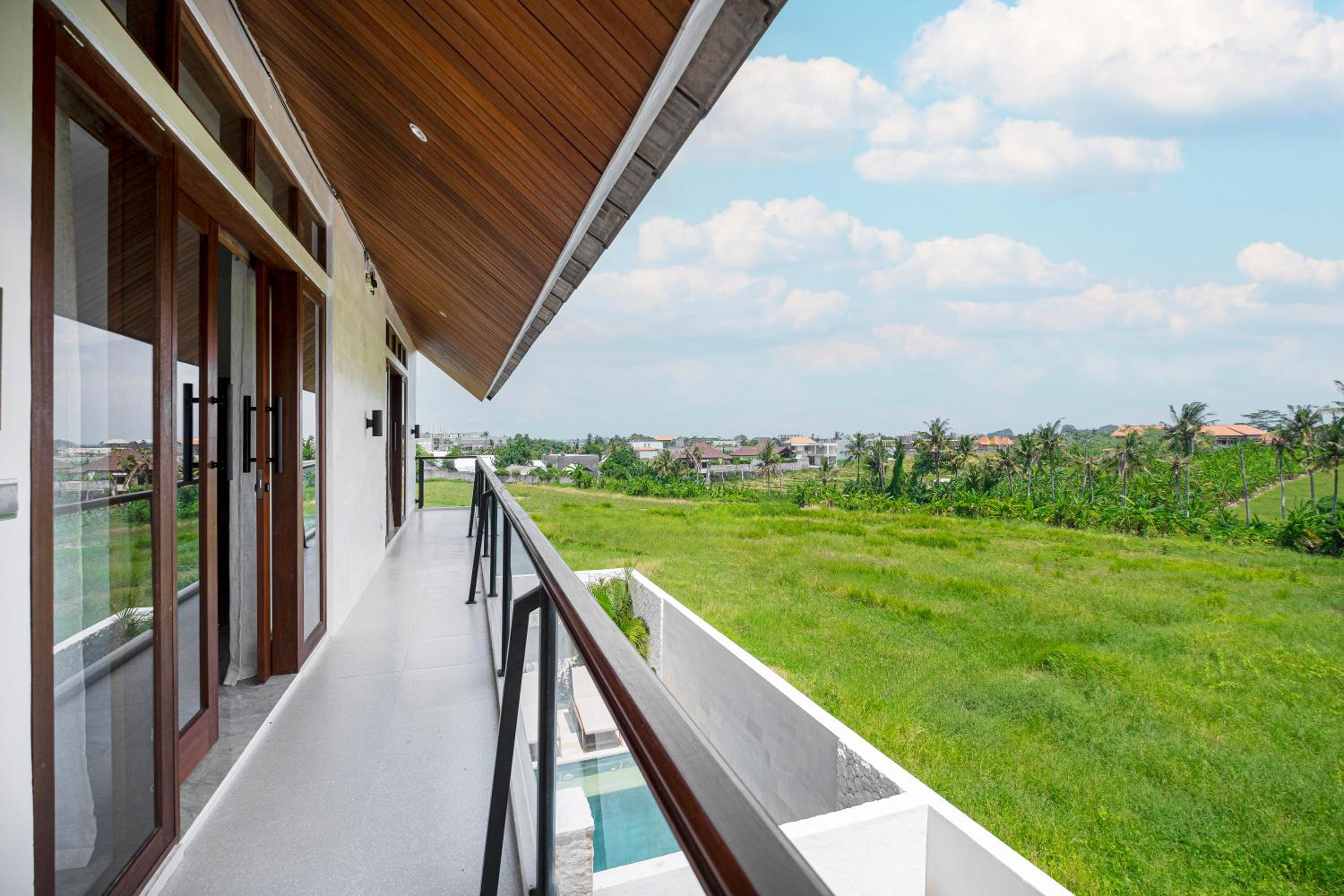 Peaceful Canggu Center lux 3BR Villa with Pool & Ricefield View, Walk to Cafes & 5 min Bike to Beach view 4