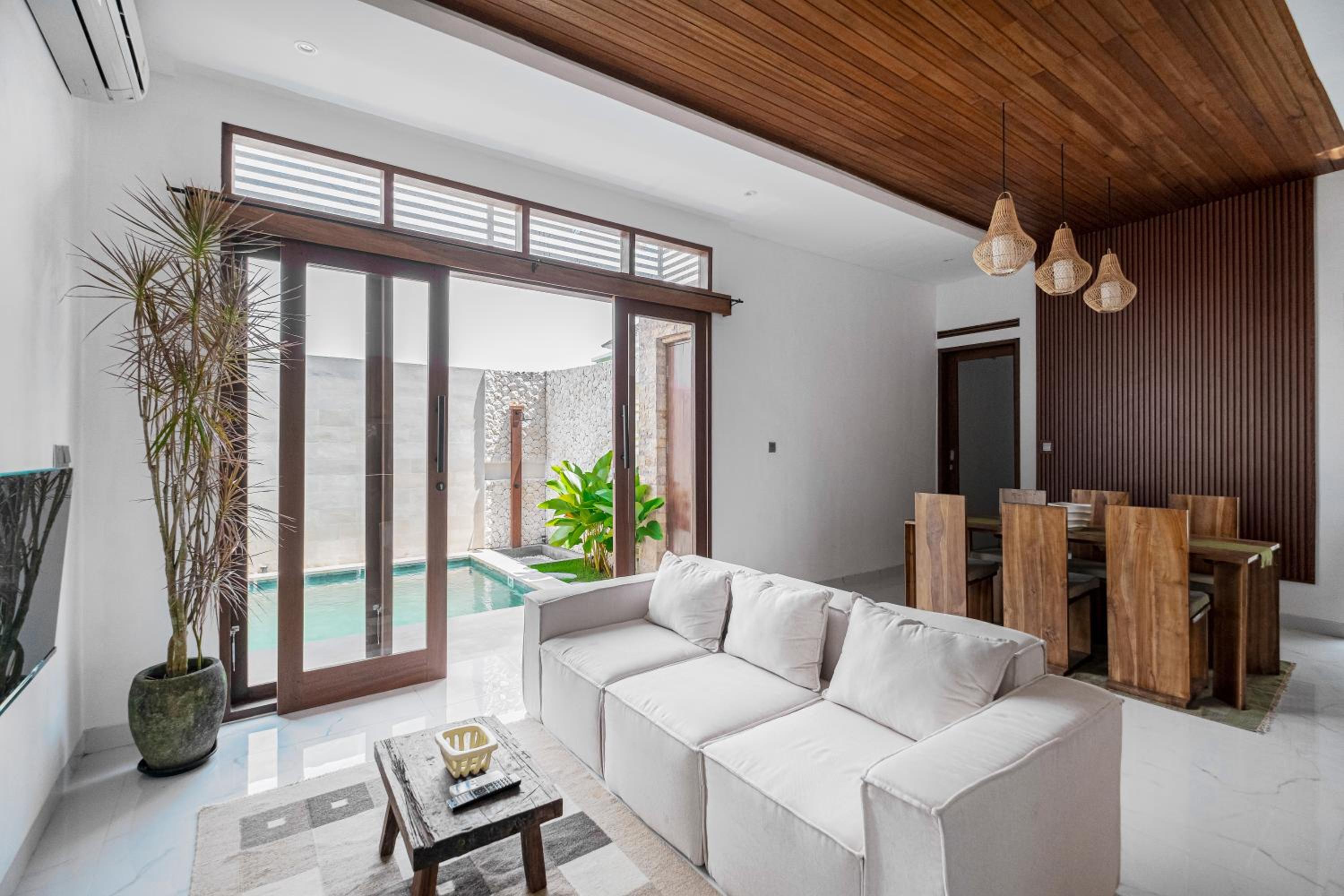 Peaceful Canggu Center lux 3BR Villa with Pool & Ricefield View, Walk to Cafes & 5 min Bike to Beach view 5
