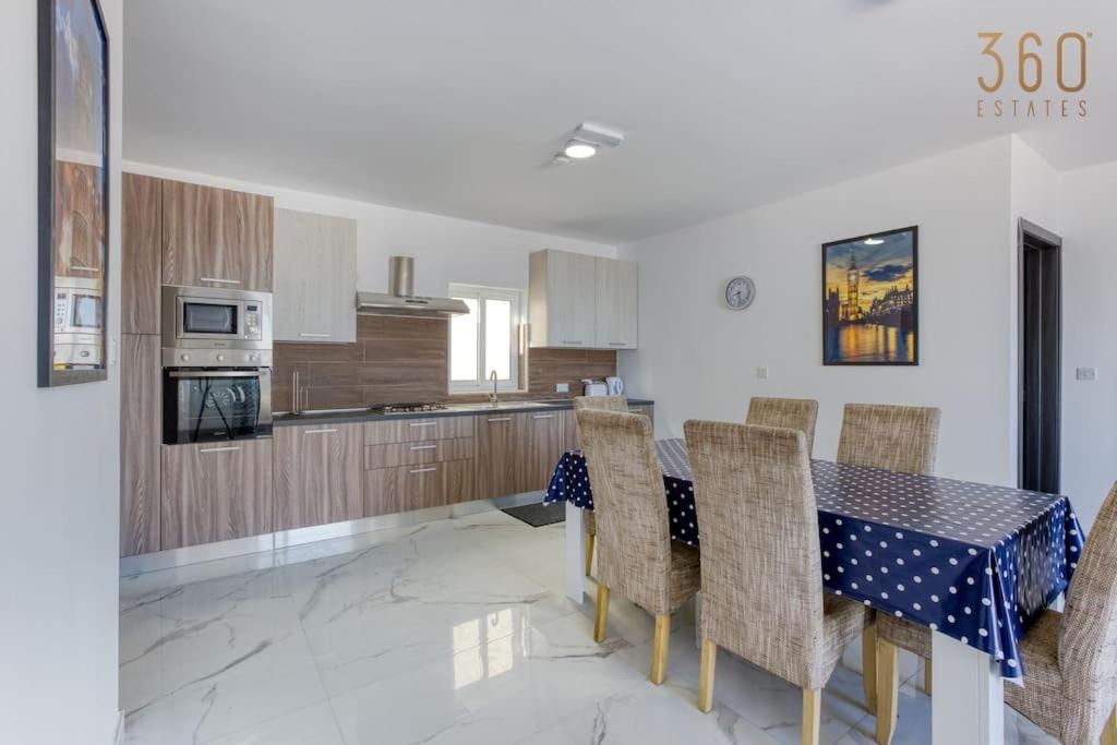 Beautiful Penthouse with private terrace & seaview by 360 Estates photo 3