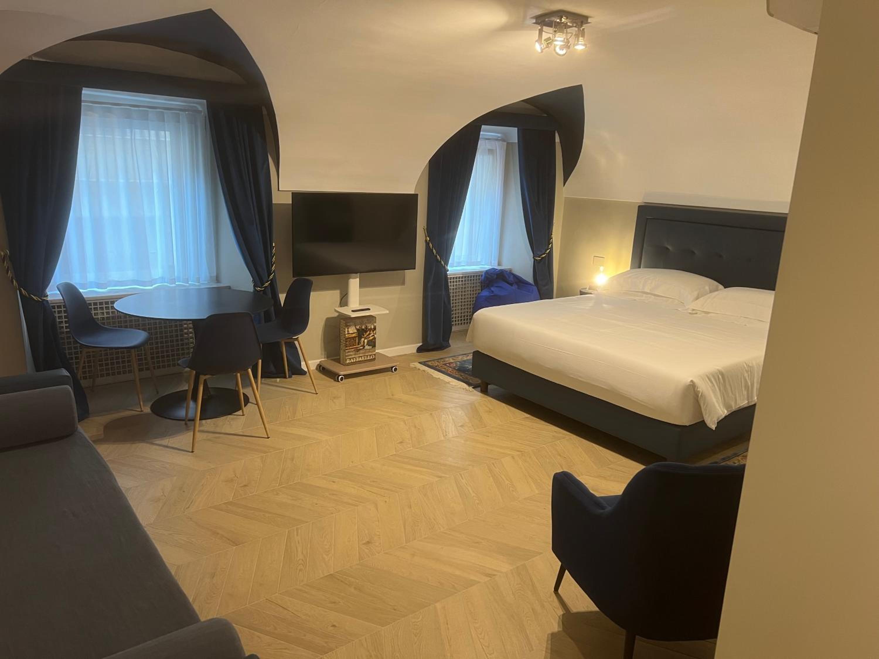 Rome luxury blue suites- IMPERIAL