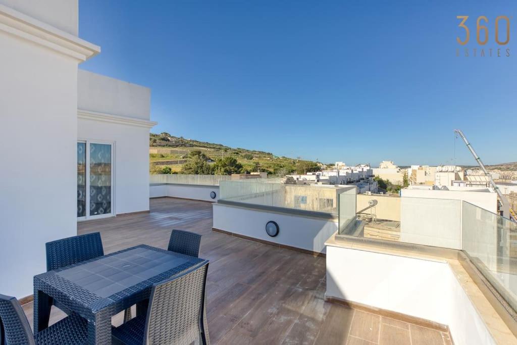 Beautiful Penthouse with private terrace & seaview by 360 Estates photo 5