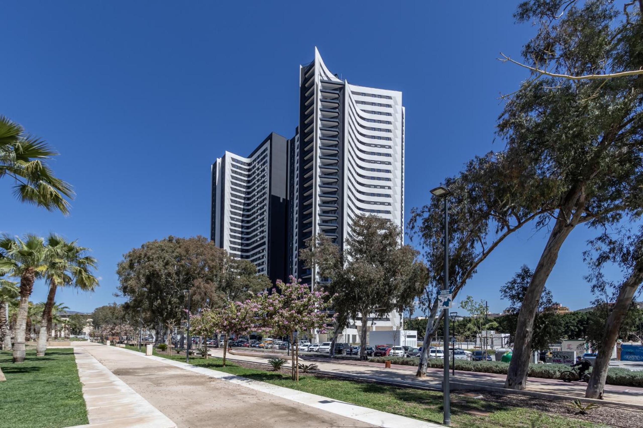 Malaga Skyline 4 Pool & Parking Free