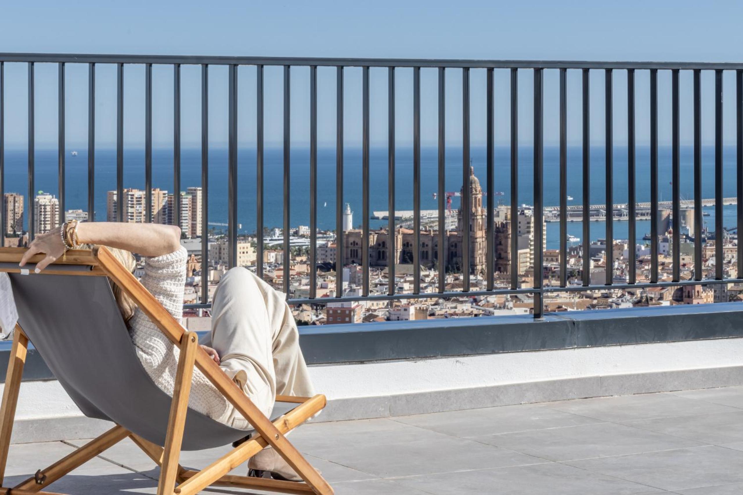 Malaga Skyline 4 Pool & Parking Free
