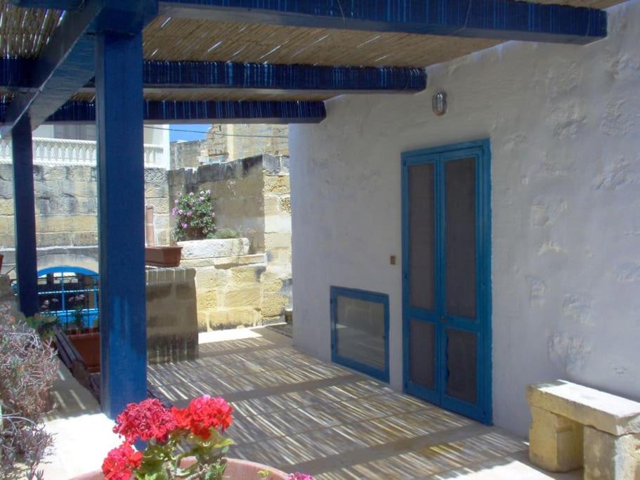 Ta'Giannmarie Farmhouse.Traditional farmhouse with large private pool. view 4