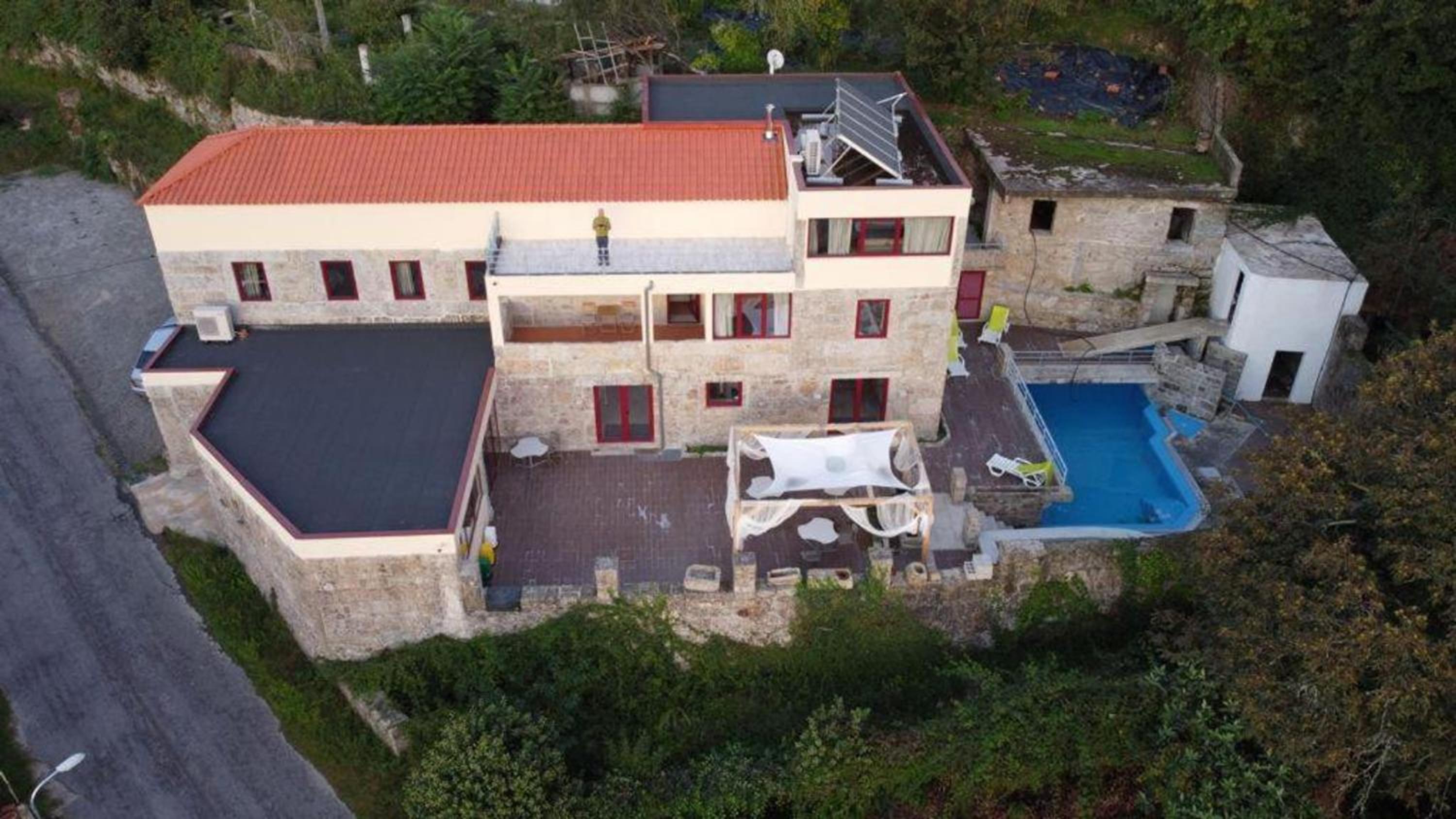 Charming Villa with Pool and Jacuzzi - Terras de Bouro