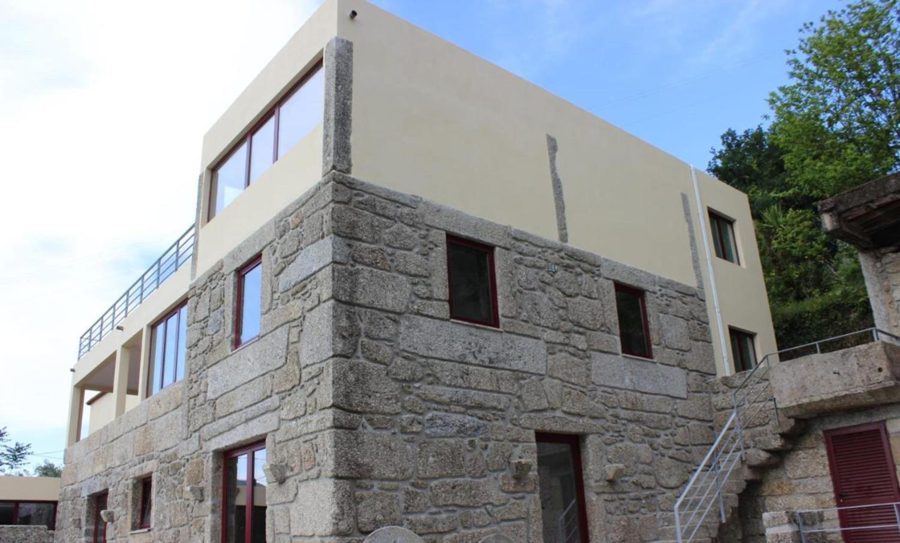 Charming Villa with Pool and Jacuzzi - Terras de Bouro