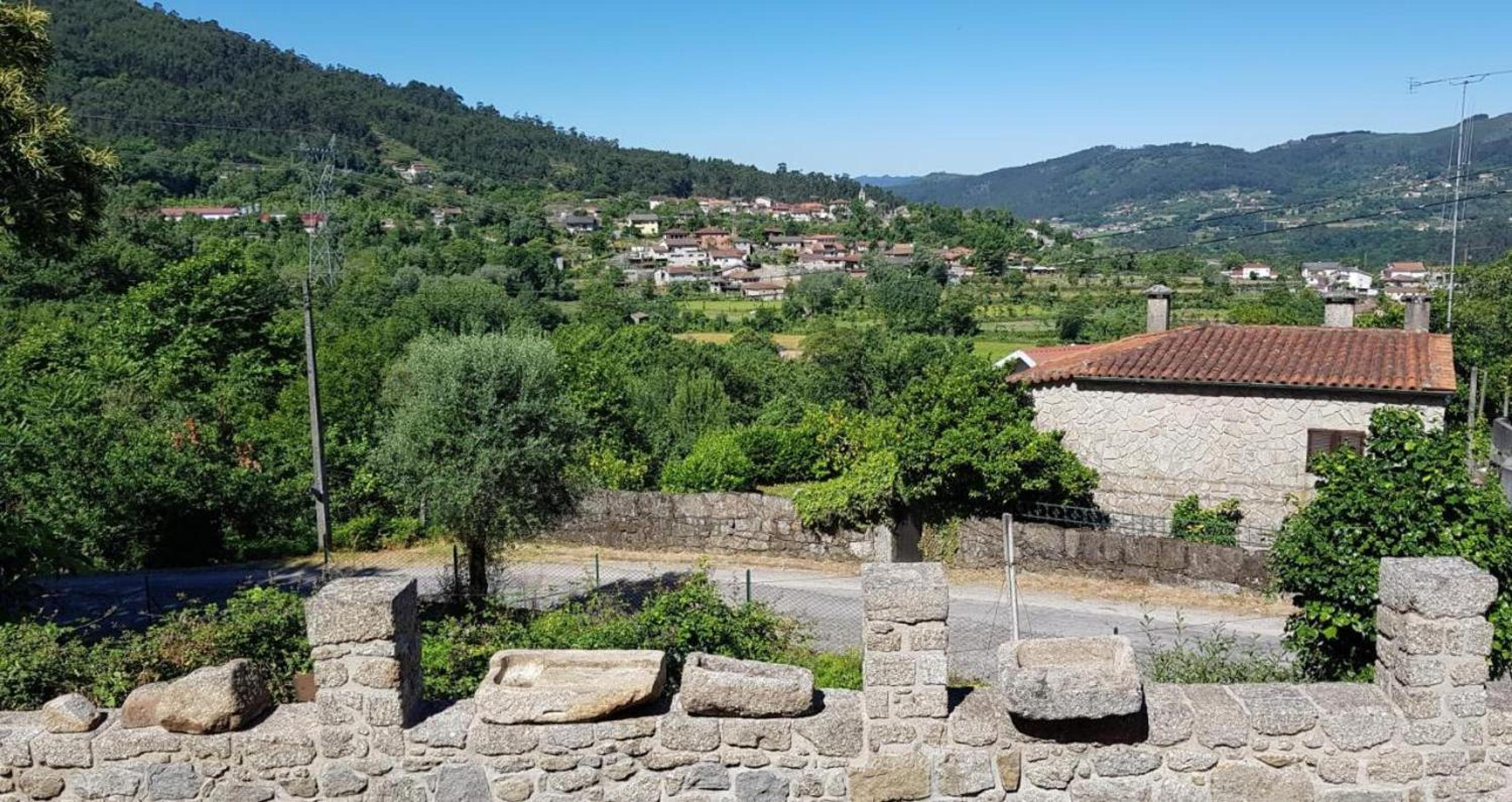 Charming Villa with Pool and Jacuzzi - Terras de Bouro