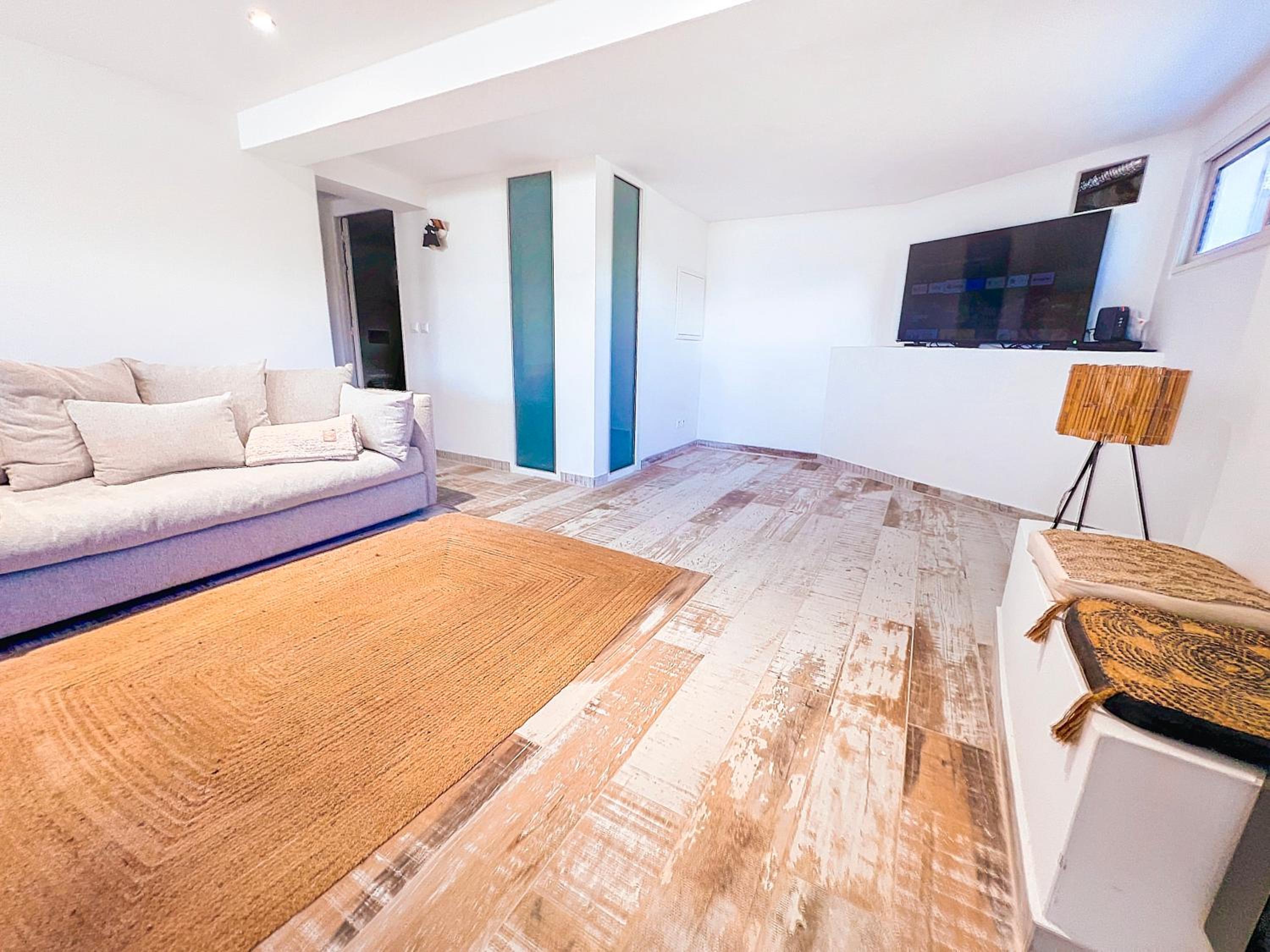 ZouZou charming apartment with swimming pool view 2