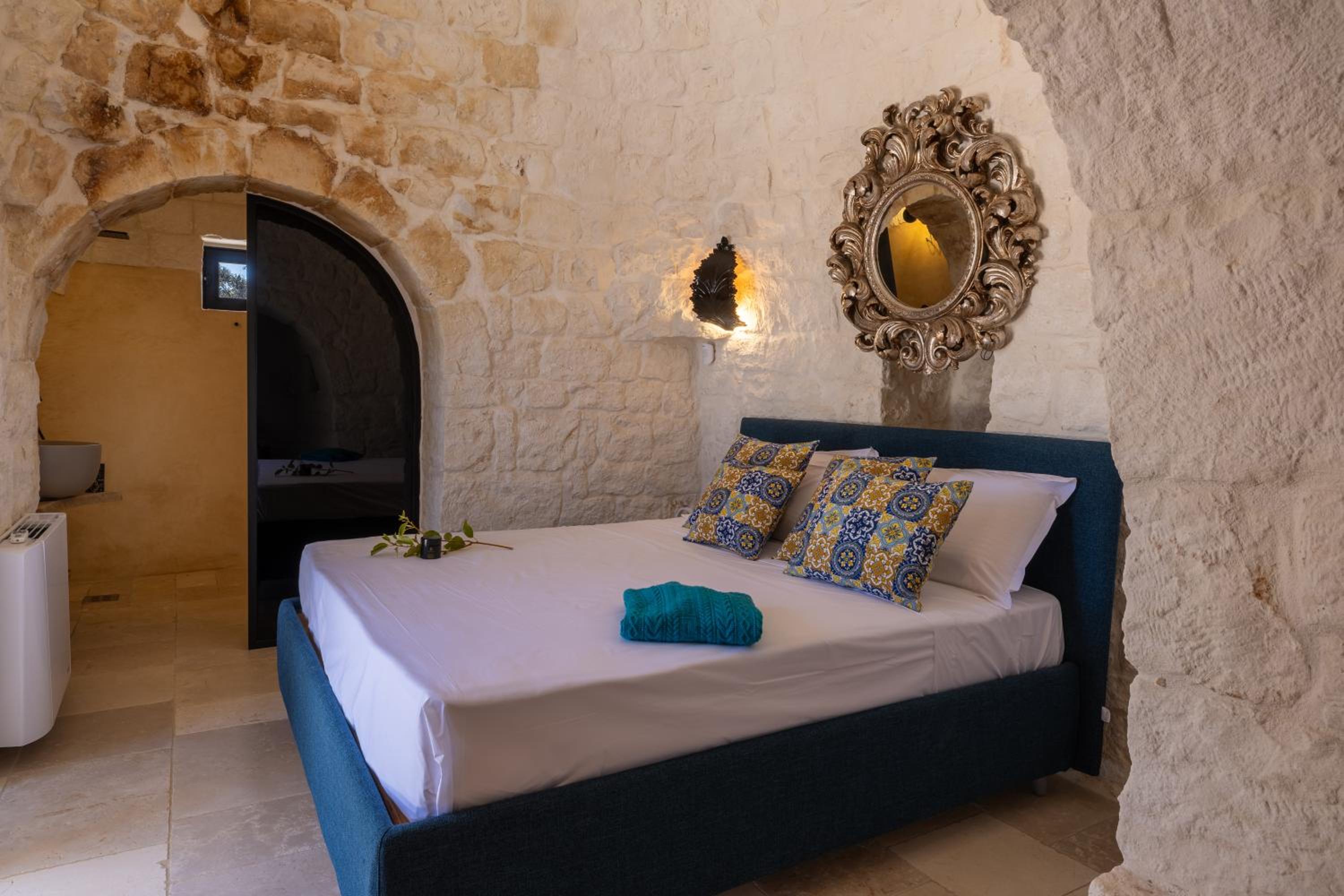 Trullo con vista mare e piscina riscaldata view 4
