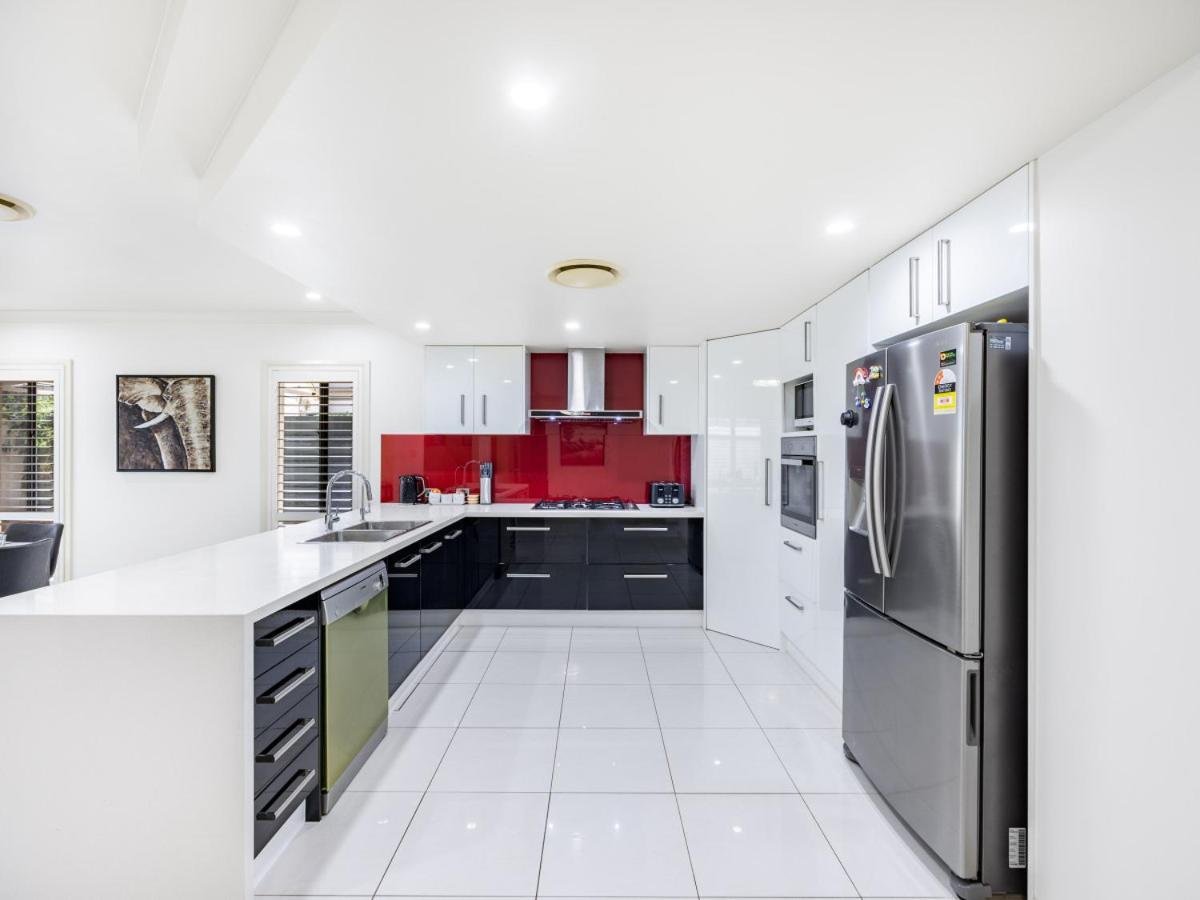 Spacious Comfy 4 Bedroom Home near Sunnybank