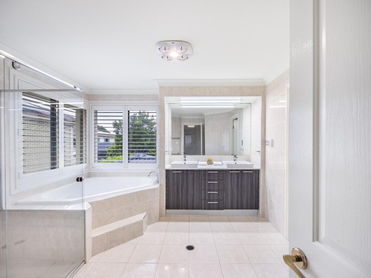 Spacious Comfy 4 Bedroom Home near Sunnybank