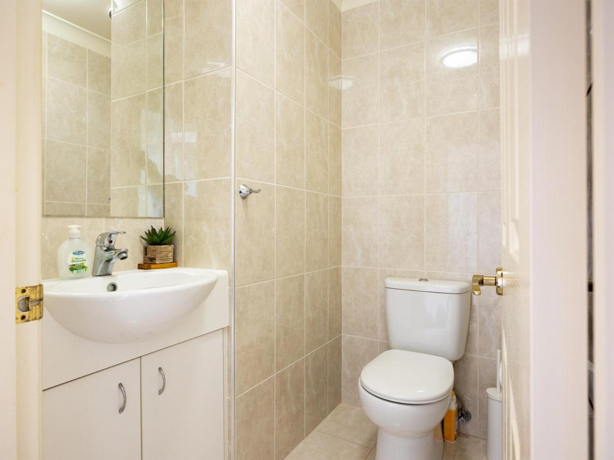 Spacious Comfy 4 Bedroom Home near Sunnybank