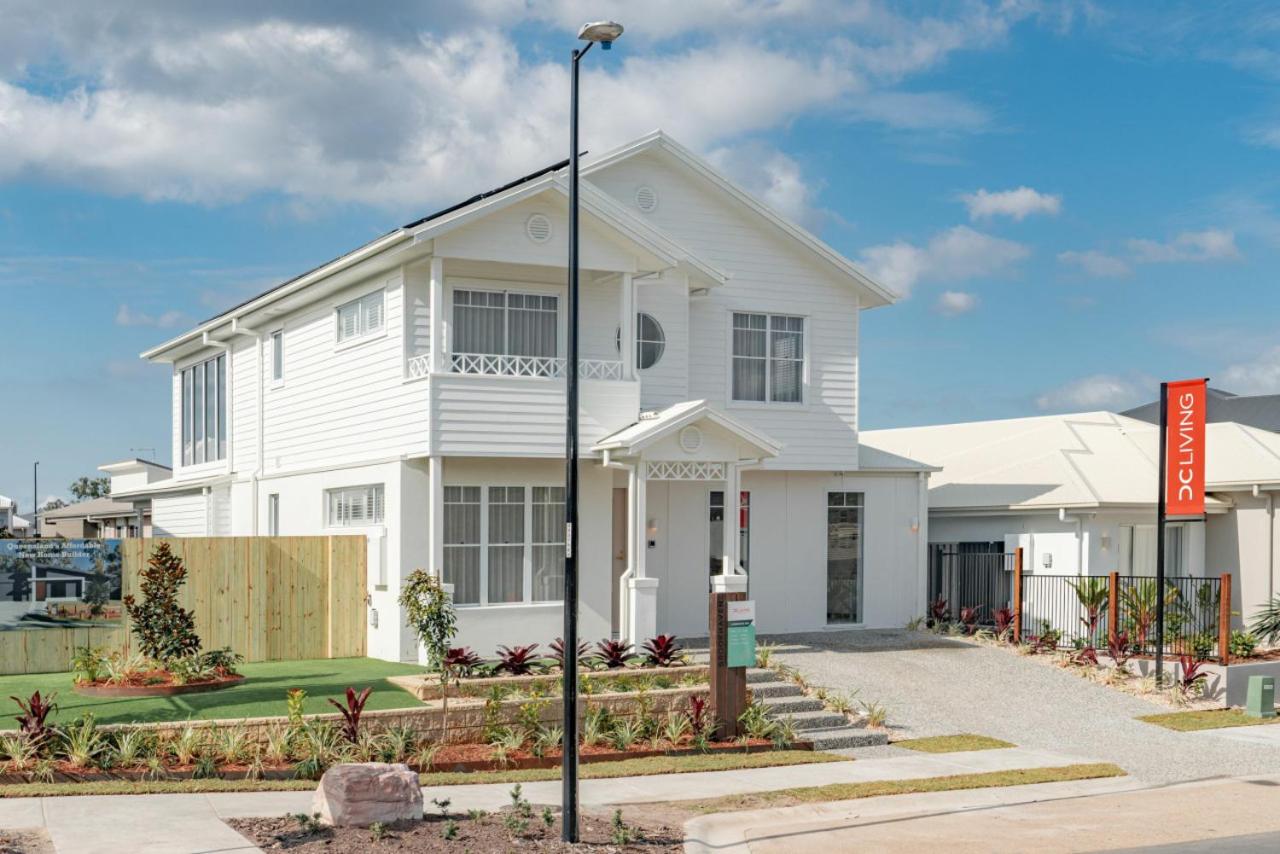 Cream Elegance Brand new Luxury 5BR Ex Display Home