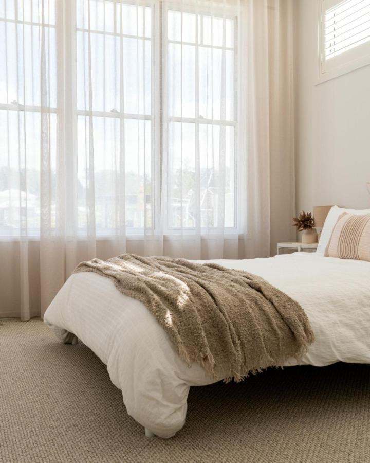Cream Elegance Brand new Luxury 5BR Ex Display Home