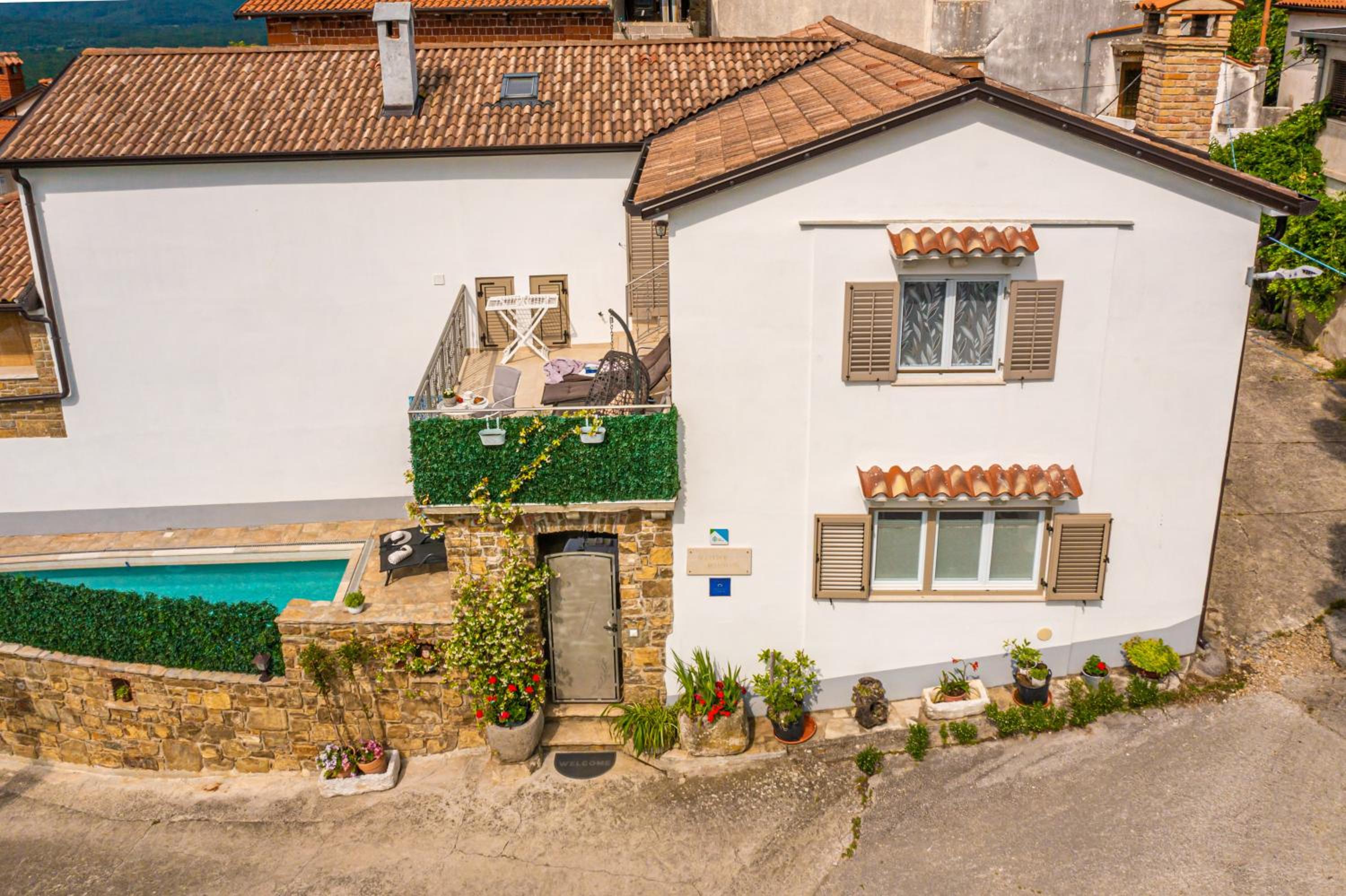 Holiday Home Belveder Motovun with heated pool view 4