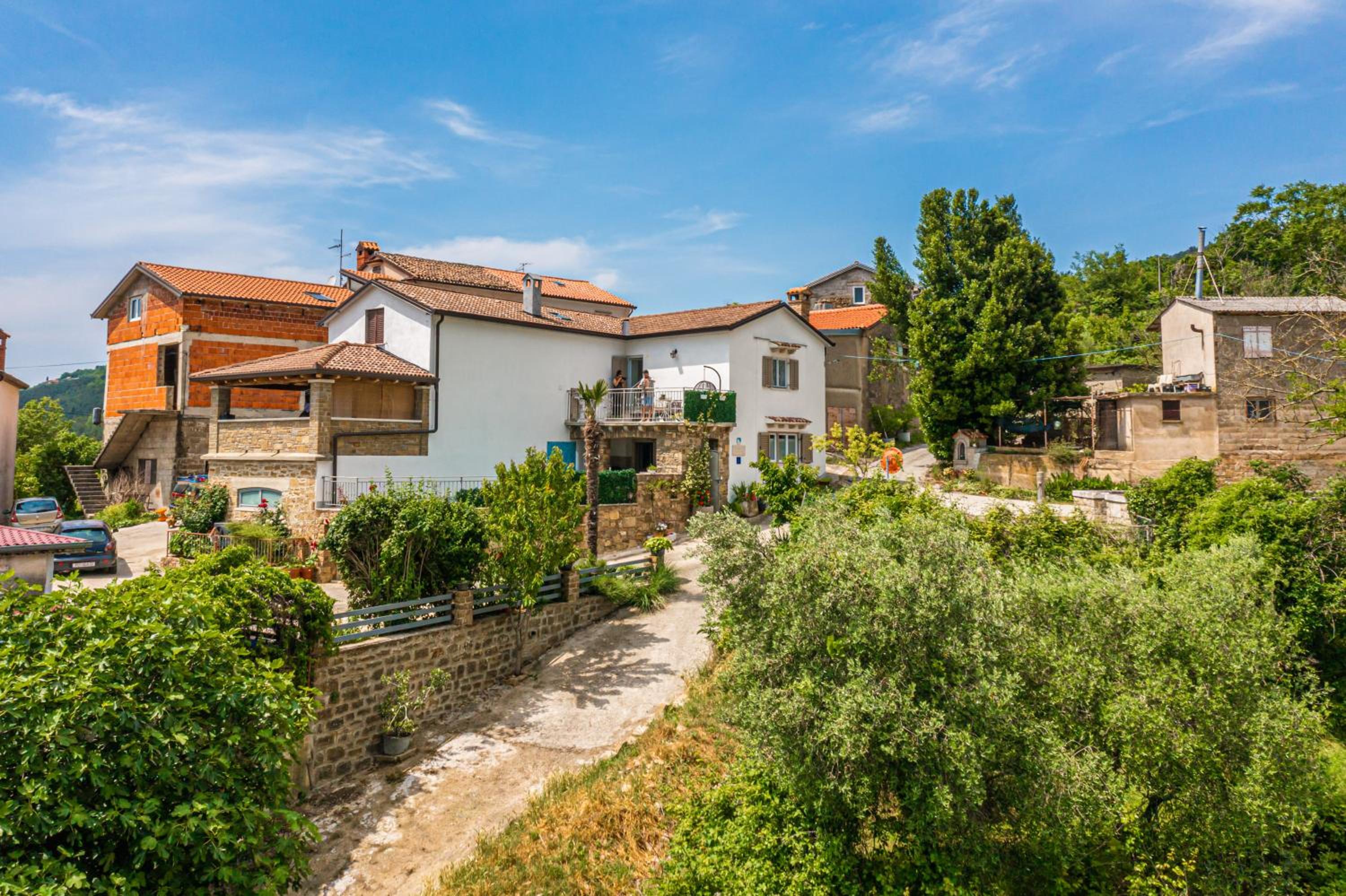 Holiday Home Belveder Motovun with heated pool view 2