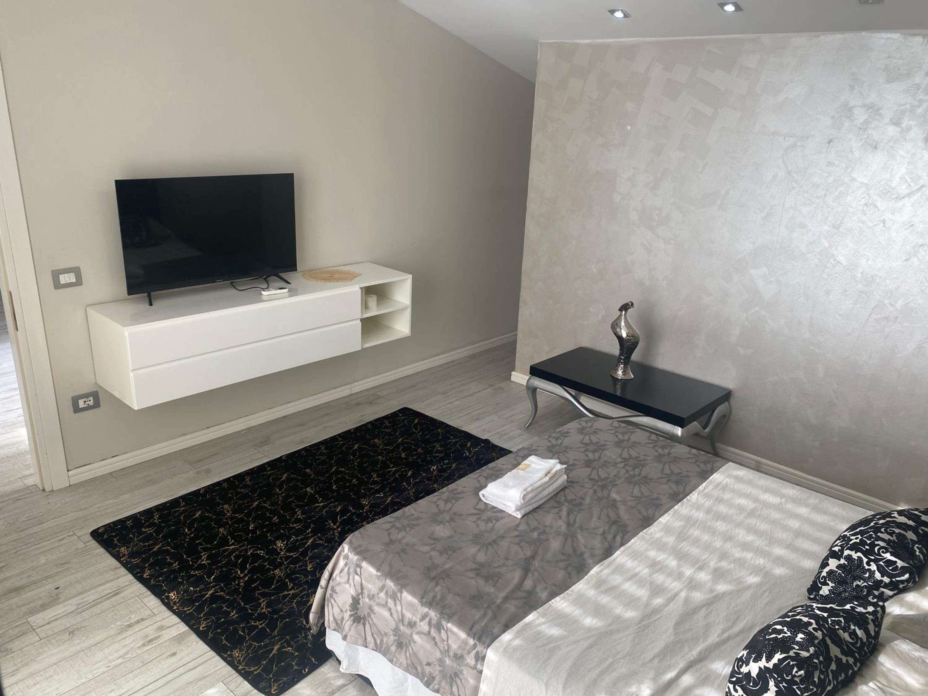 HENRI'S APARTAMENT