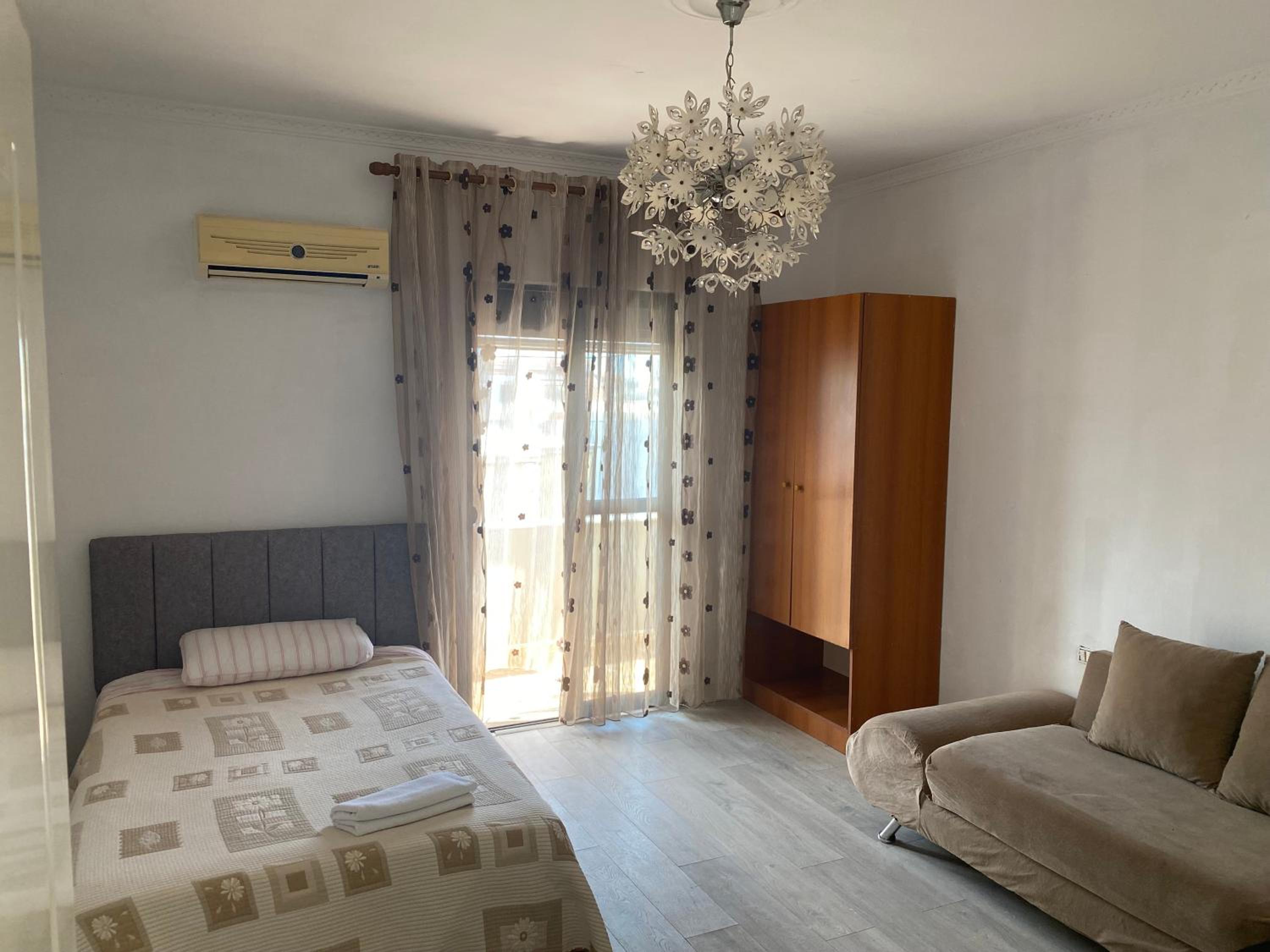 HENRI'S APARTAMENT