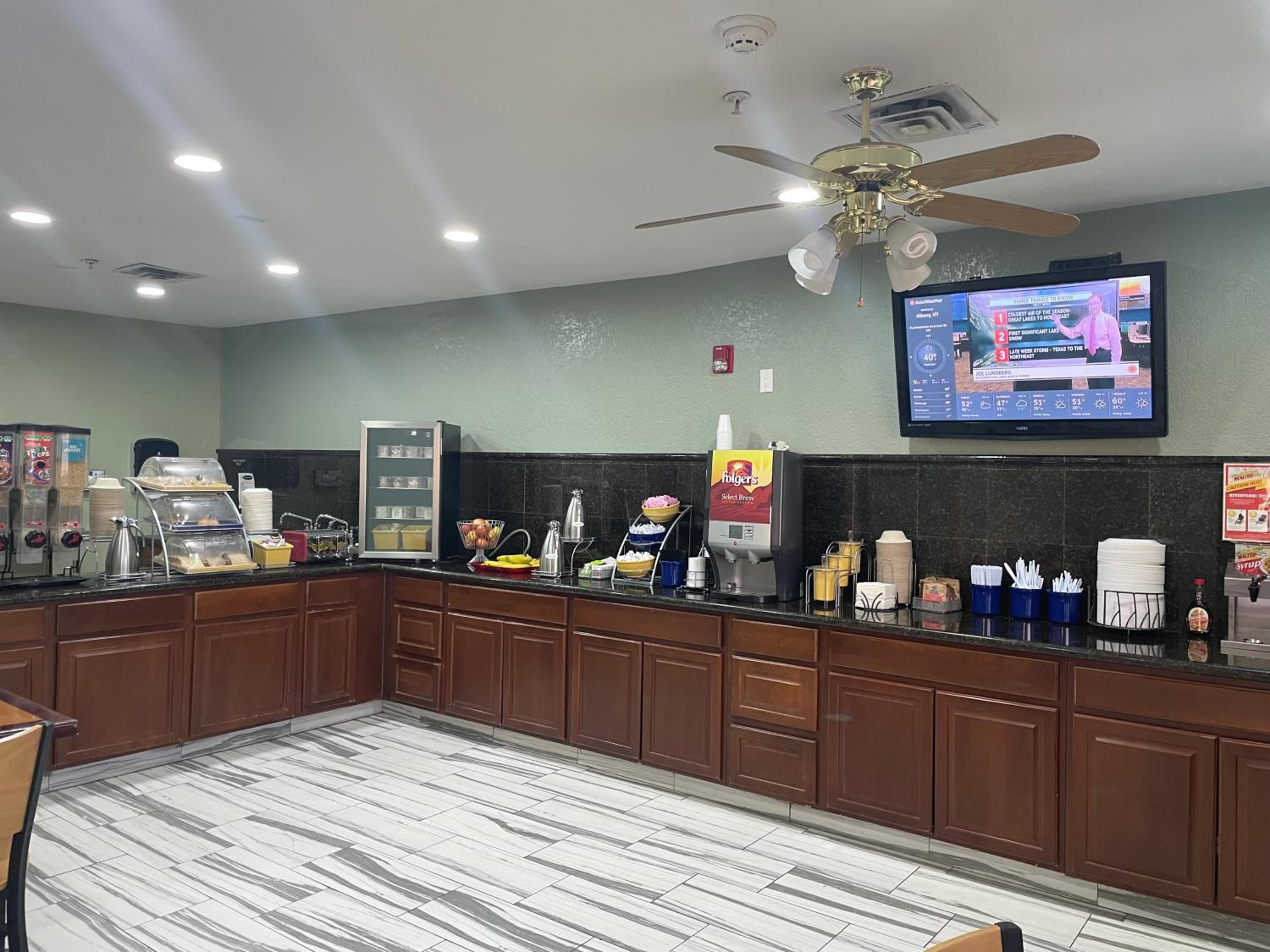 Childress Vacations - Days Inn by Wyndham Childress - Property Image 16