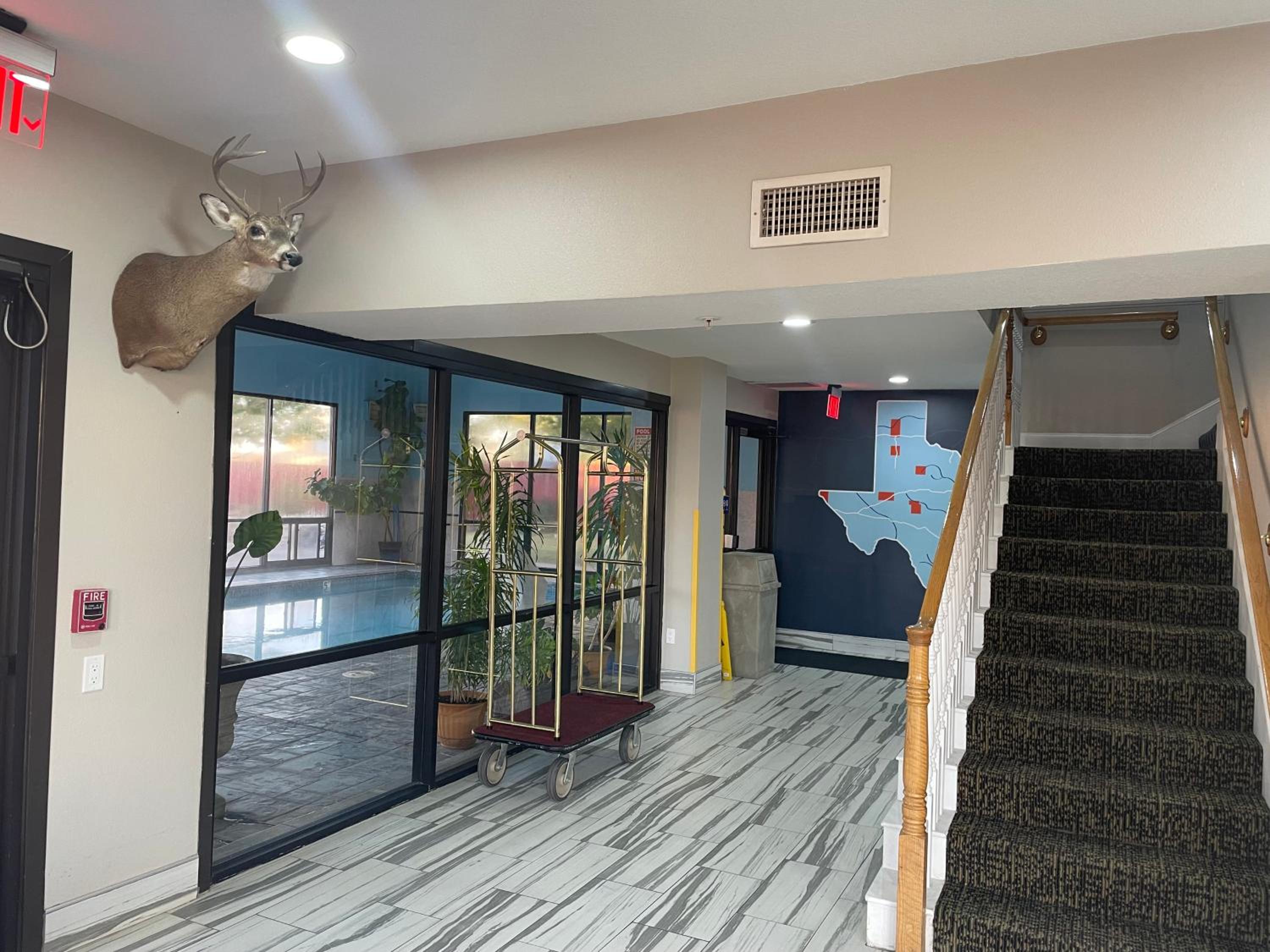 Childress Vacations - Days Inn by Wyndham Childress - Property Image 11