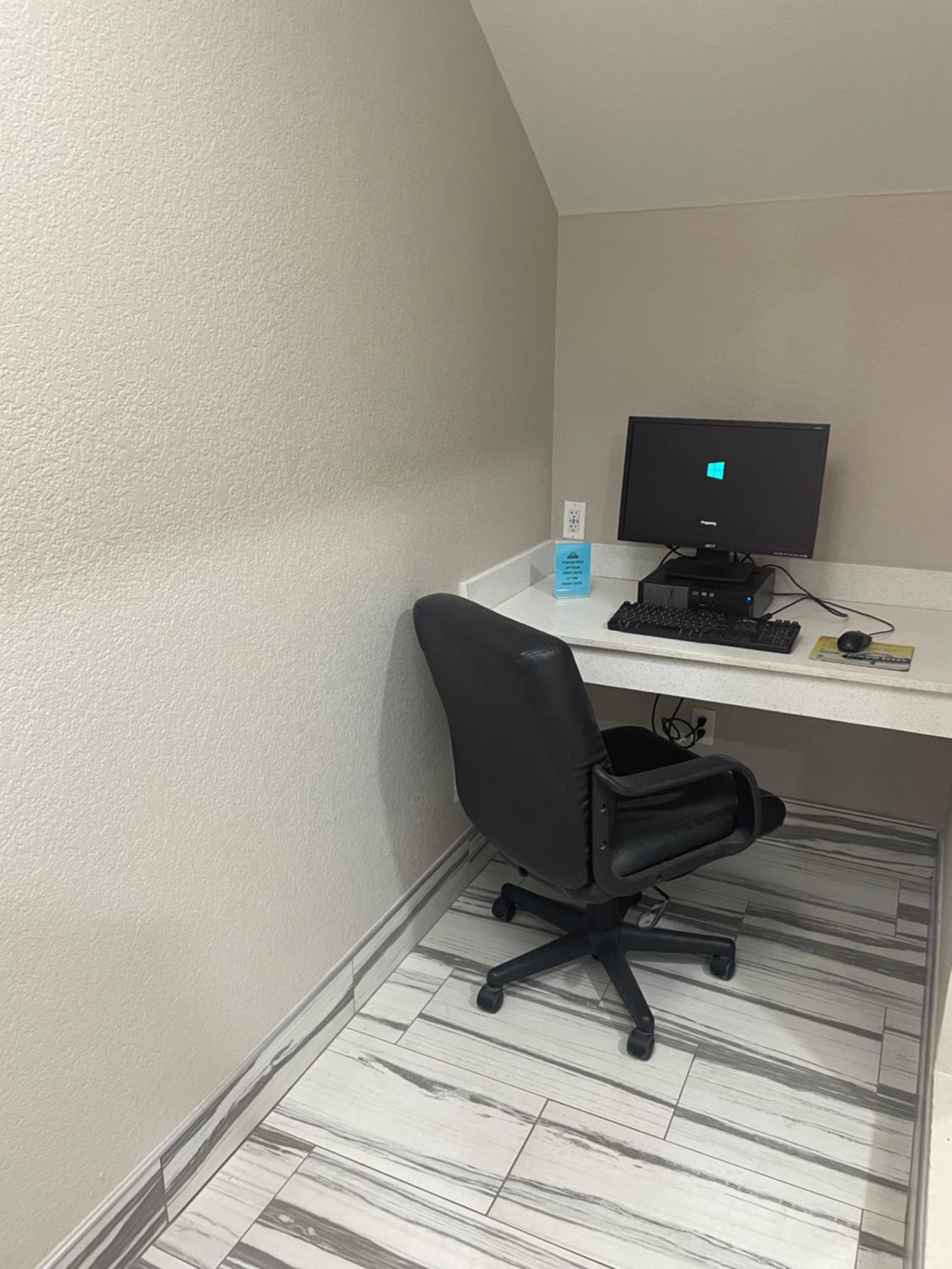 Childress Vacations - Days Inn by Wyndham Childress - Property Image 6