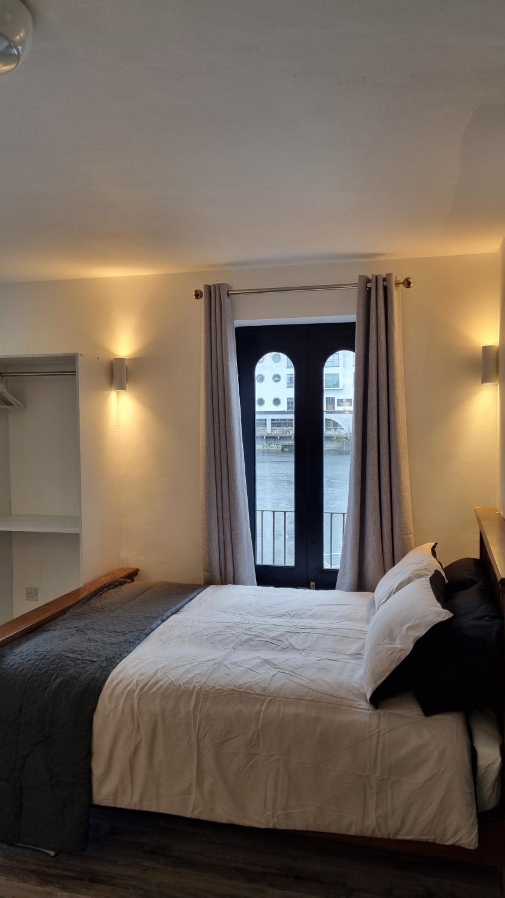 Athlone Vacations - The Quays Athlone - Property Image 10
