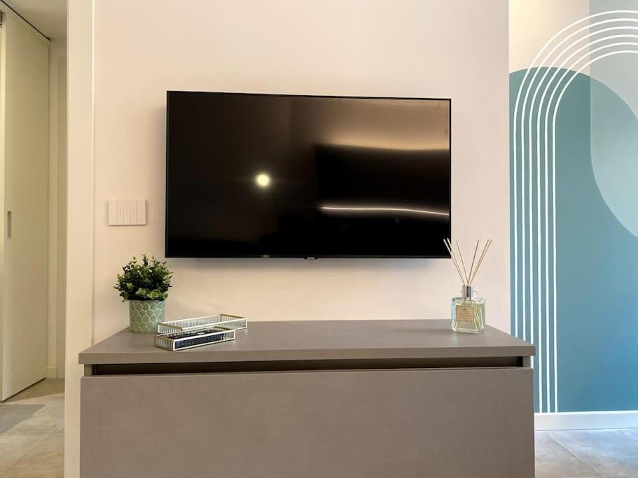 Luma Apartment: Luxurious Terrace in Skyscraper 5 minutes from Duomo