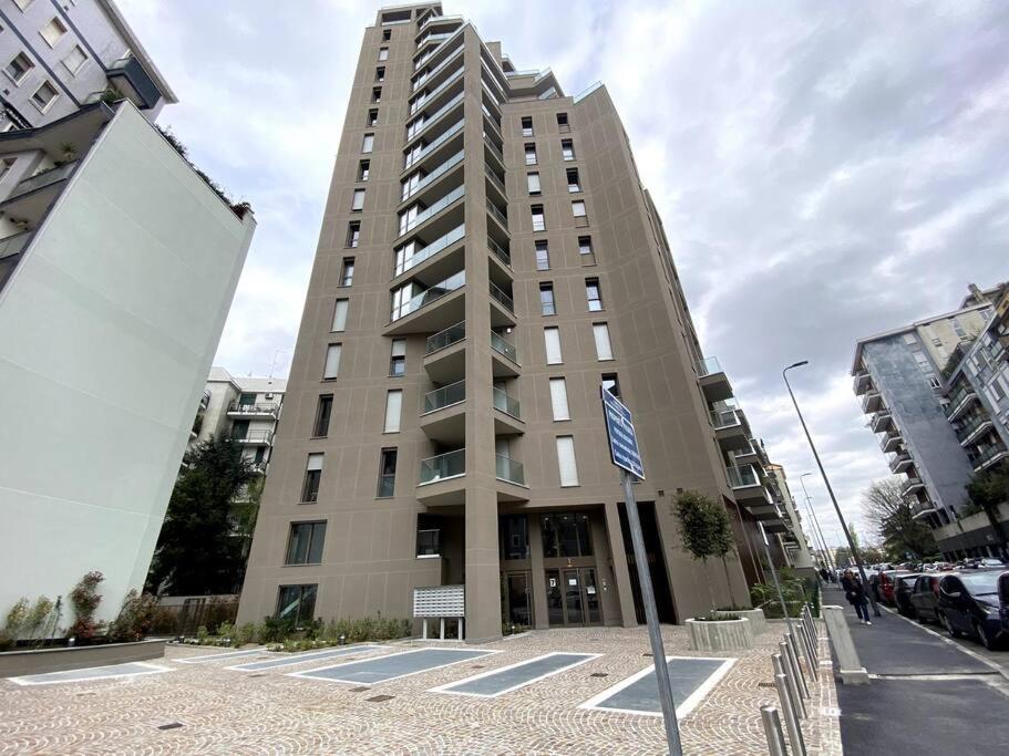 Luma Apartment: Luxurious Terrace in Skyscraper 5 minutes from Duomo