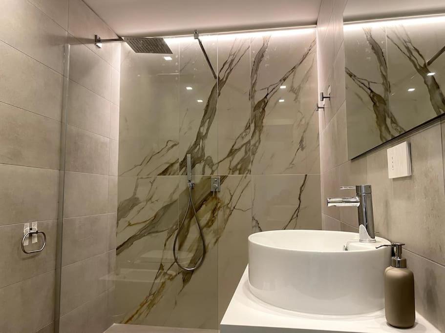 Luma Apartment: Luxurious Terrace in Skyscraper 5 minutes from Duomo