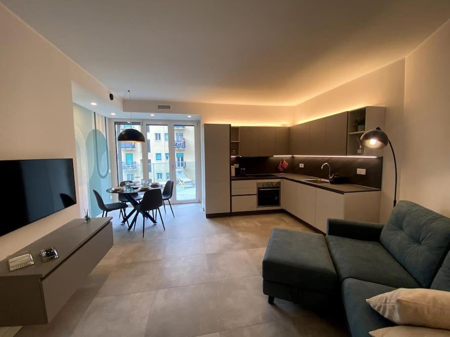 Luma Apartment: Luxurious Terrace in Skyscraper 5 minutes from Duomo