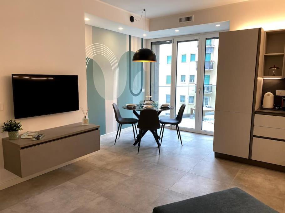 Luma Apartment: Luxurious Terrace in Skyscraper 5 minutes from Duomo