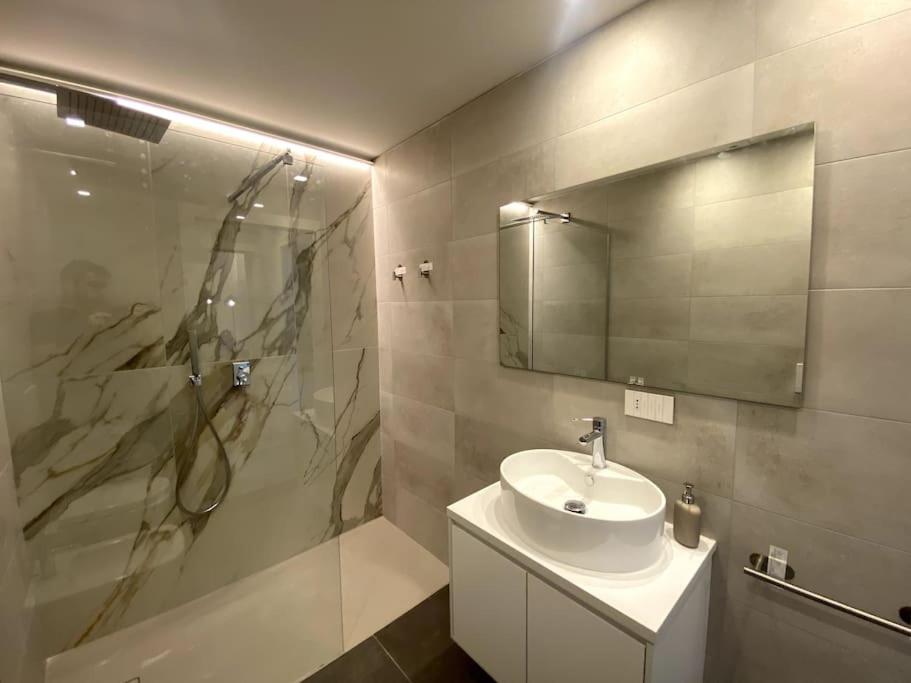 Luma Apartment: Luxurious Terrace in Skyscraper 5 minutes from Duomo