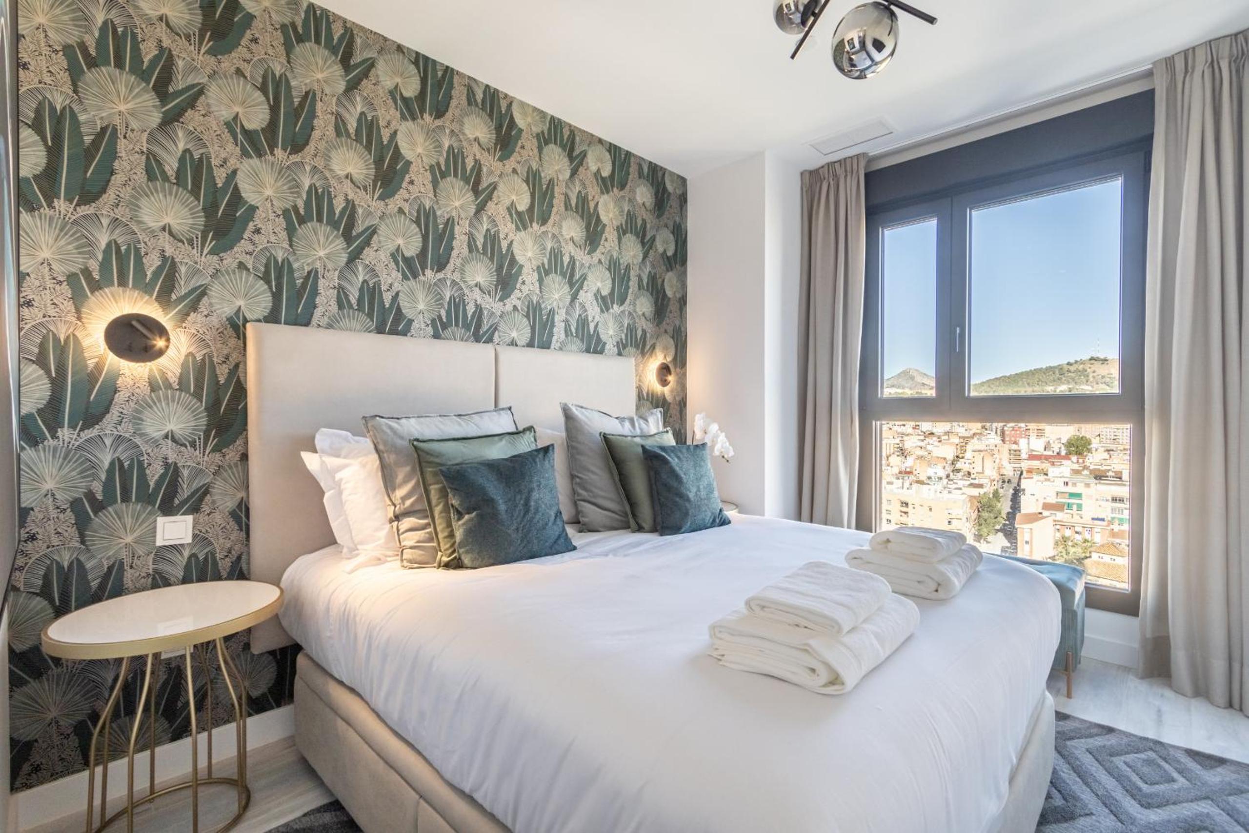 Malaga Skyline 1 Pool & Parking Free