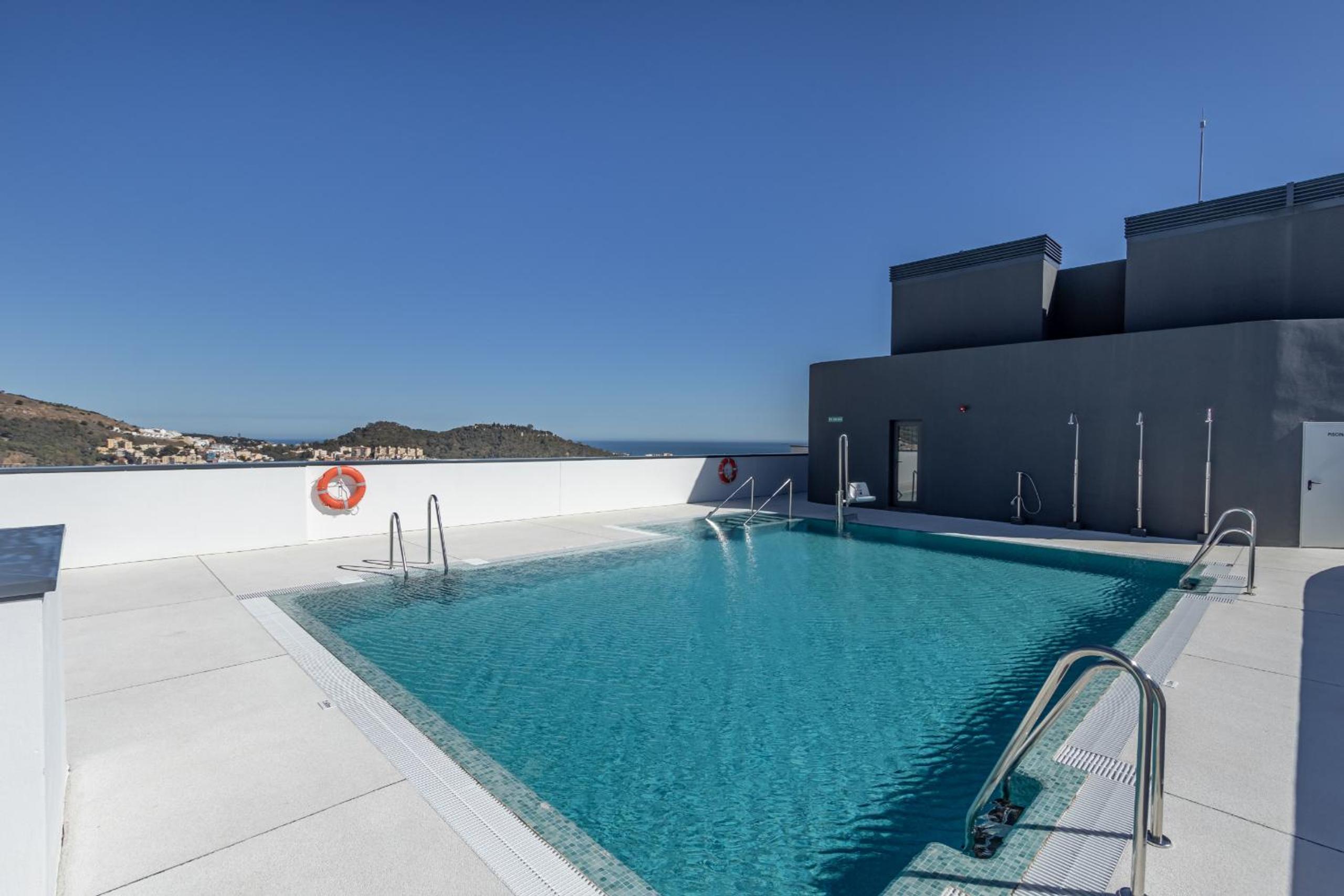 Malaga Skyline 1 Pool & Parking Free
