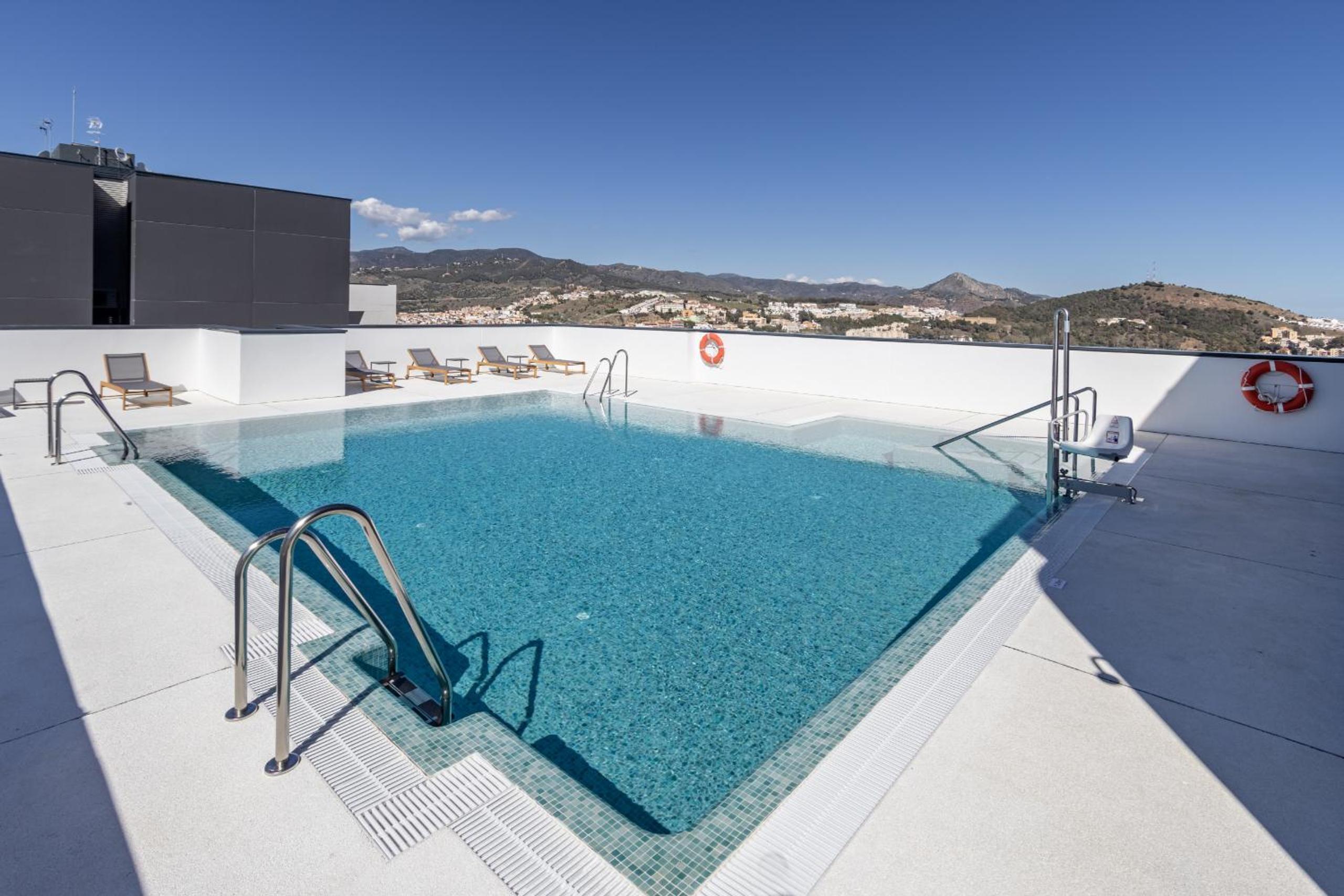 Malaga Skyline 1 Pool & Parking Free
