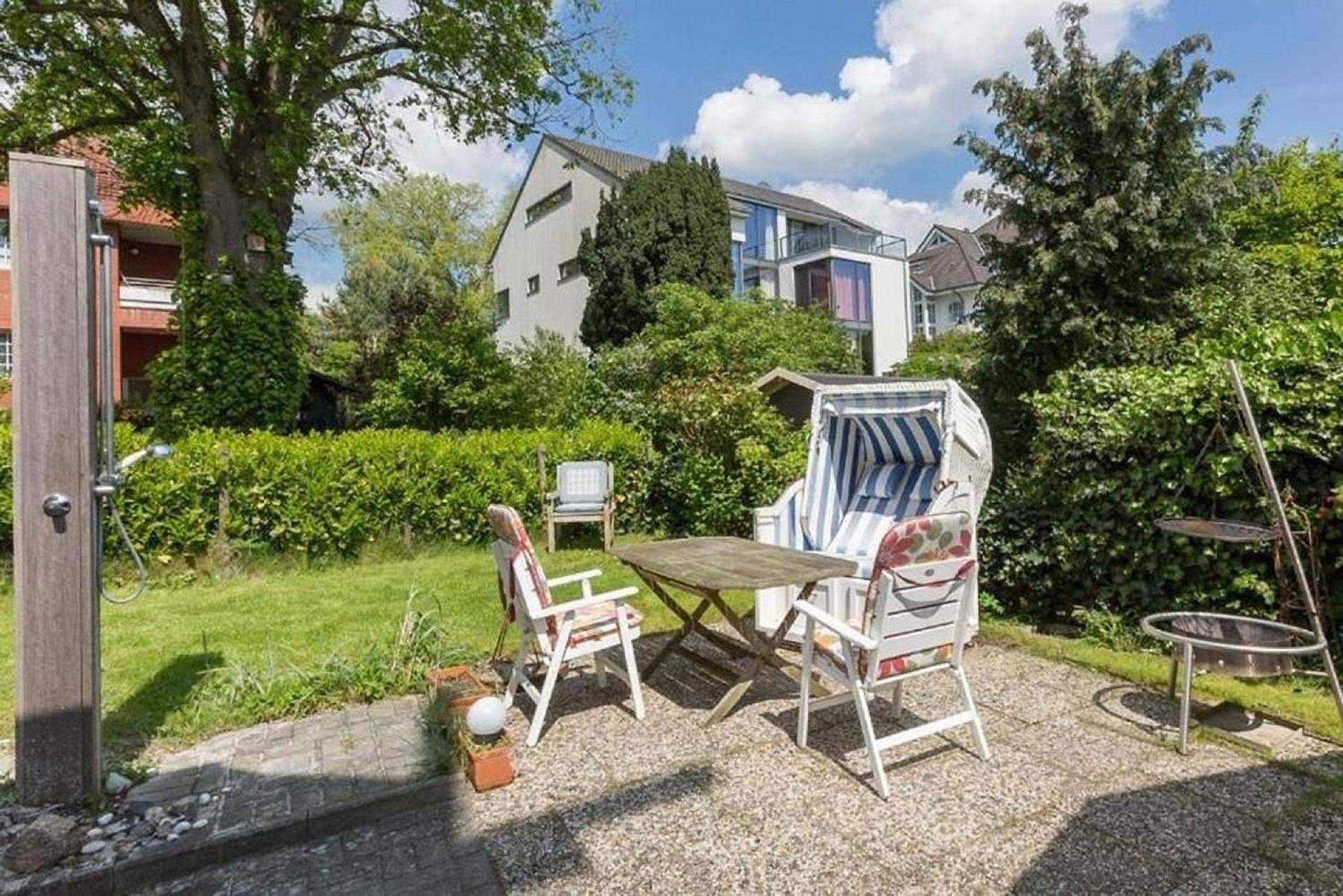 Charmante Ferienwohnung mit Terrasse - nur 50m zum Strand mit eigenem Parkplatz und Fahrradunterstellmöglichkeit