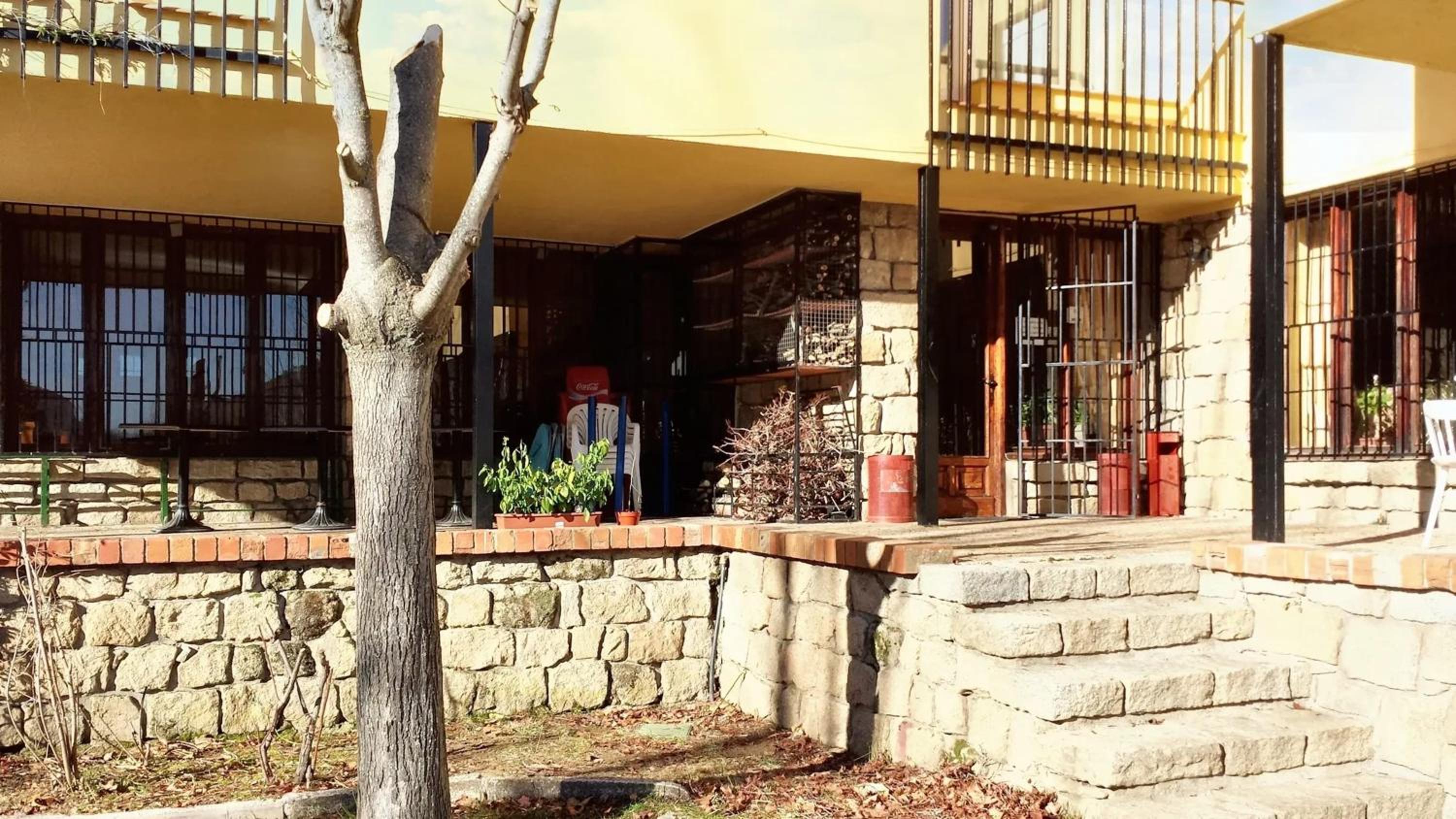 Spacious house in Navaluenga with lake view